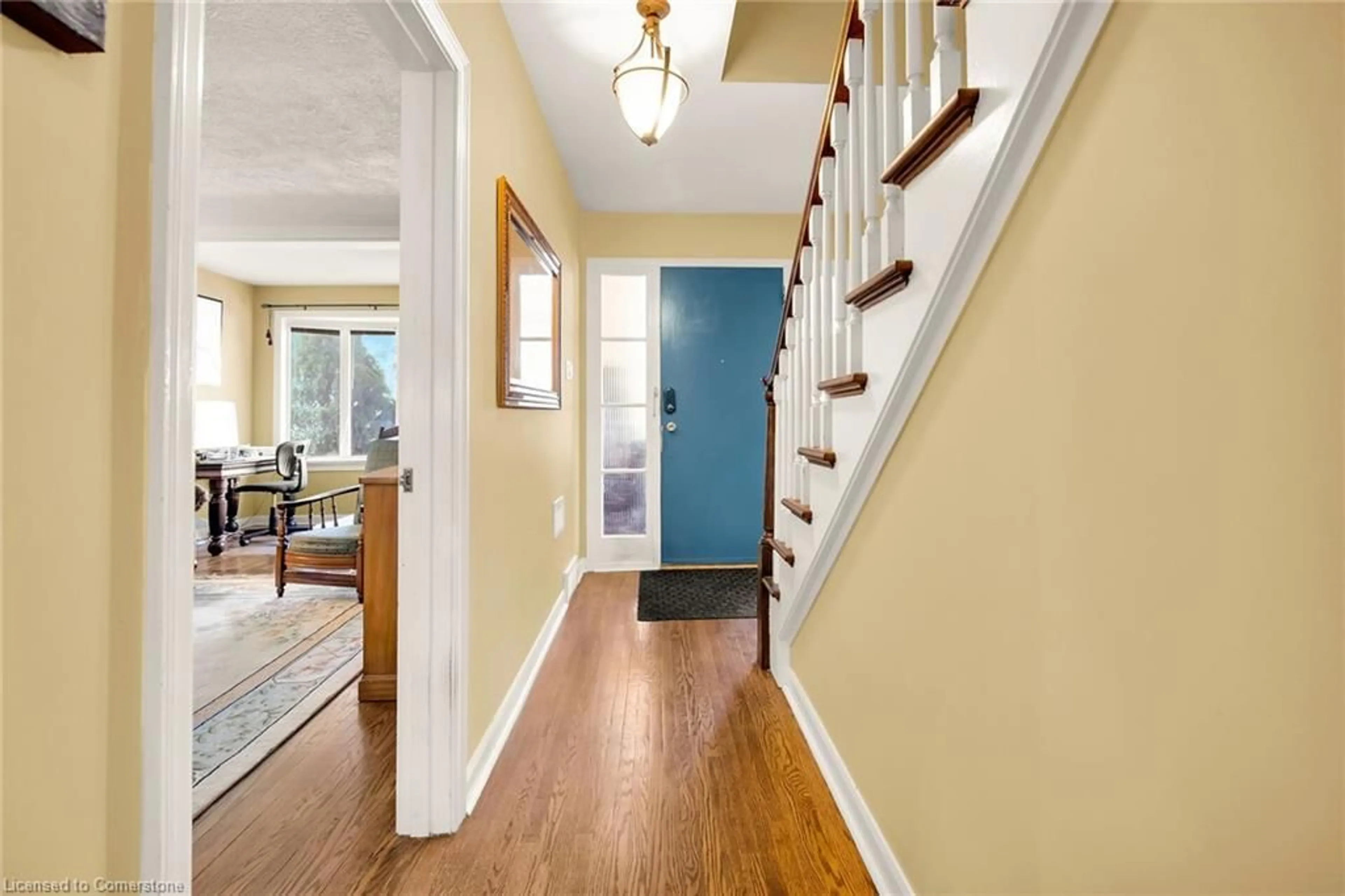Indoor entryway for 77 Arcade Cres, Hamilton Ontario L9C 3J1