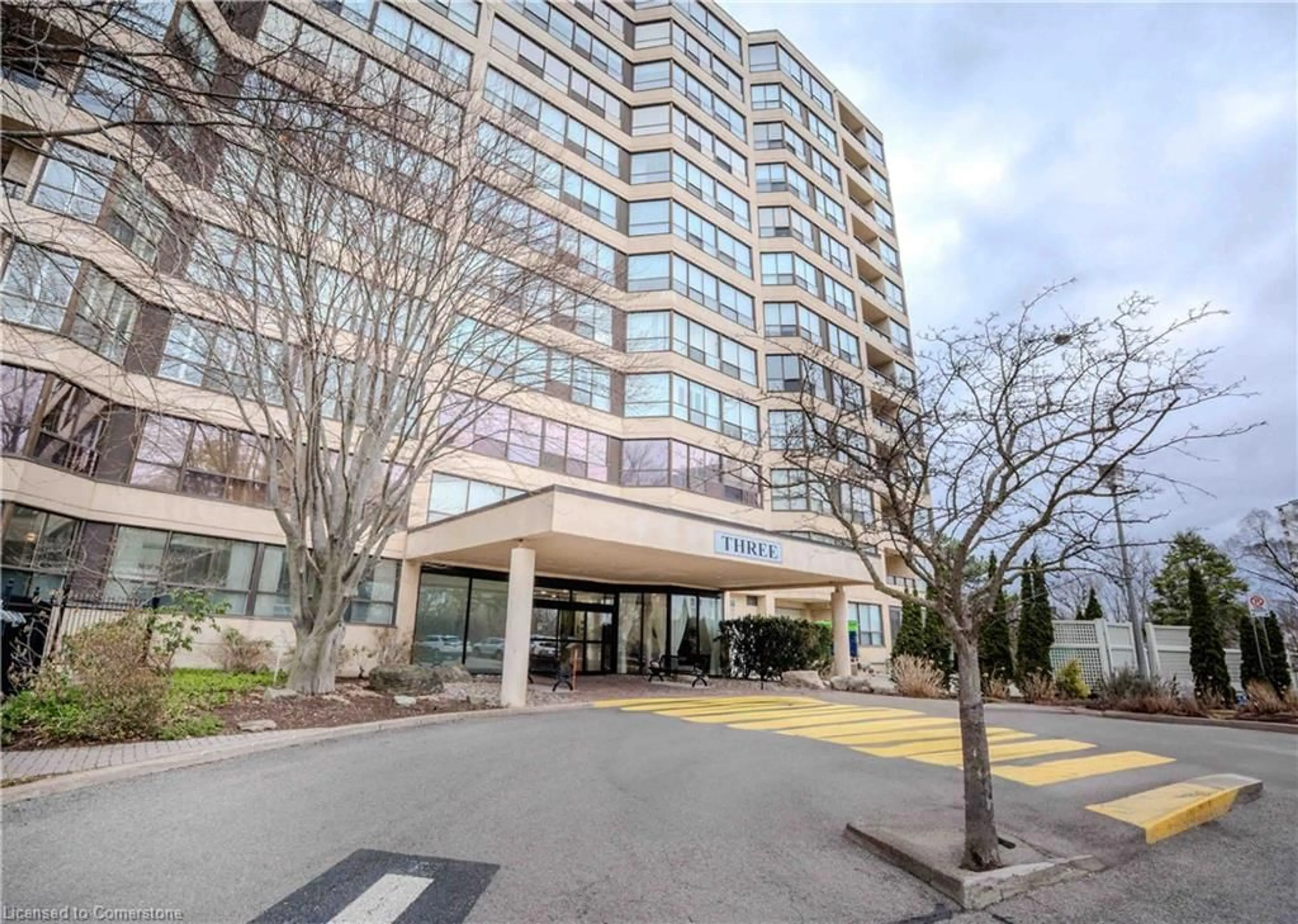 Indoor foyer for 3 Towering Hts Blvd #1107, St. Catharines Ontario L2T 4A4