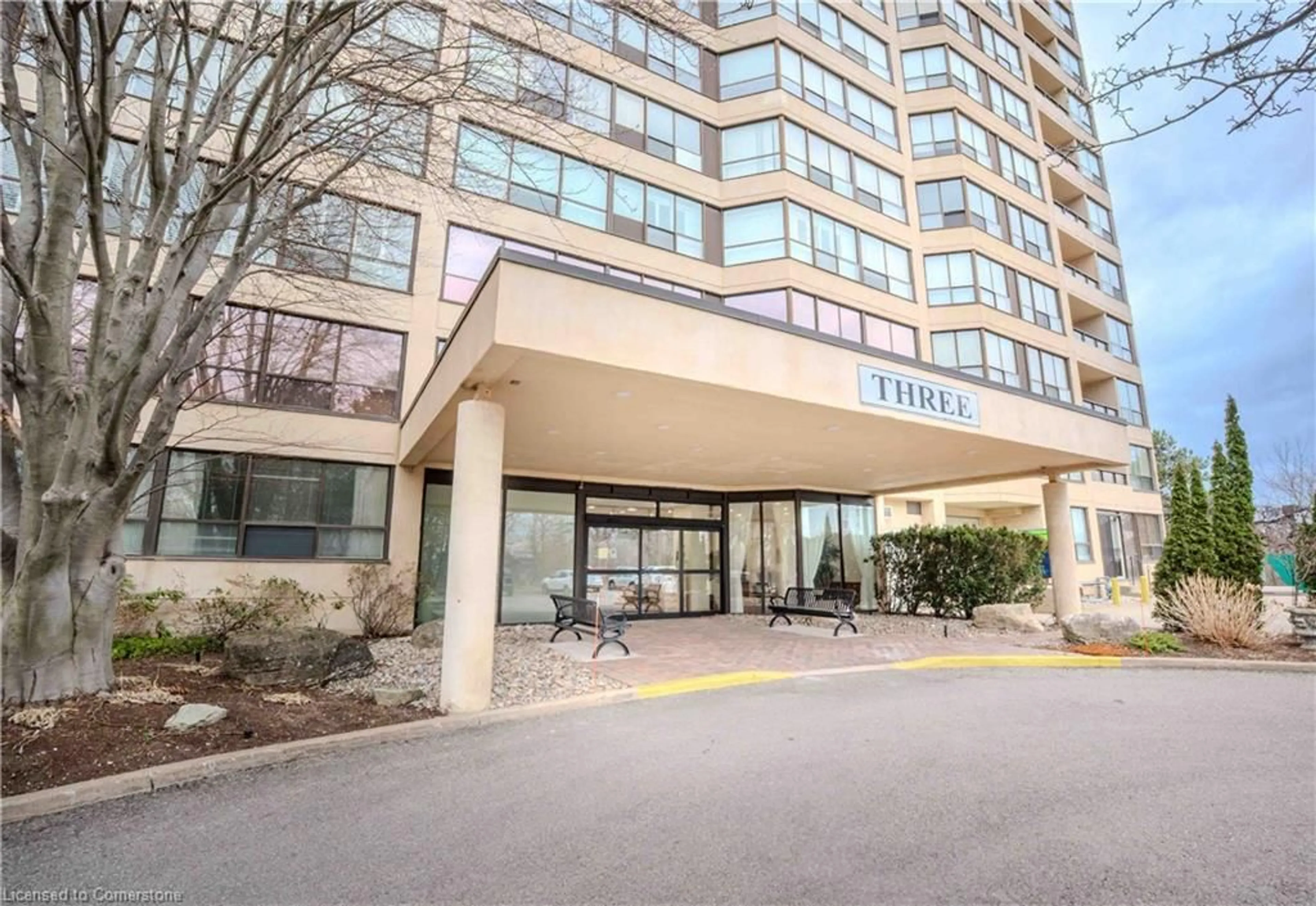 Indoor foyer for 3 Towering Hts Blvd #1107, St. Catharines Ontario L2T 4A4