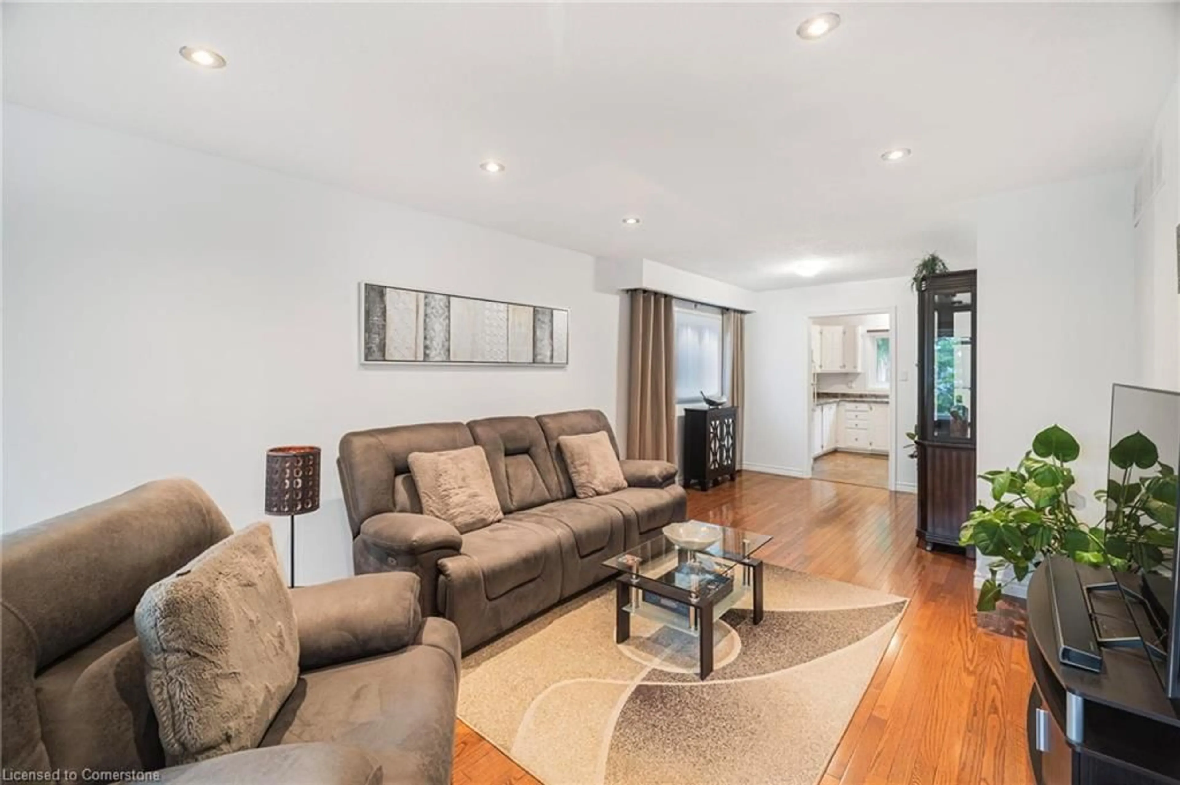 Living room with furniture, unknown for 247 Westheights Dr, Kitchener Ontario N2N 1K3