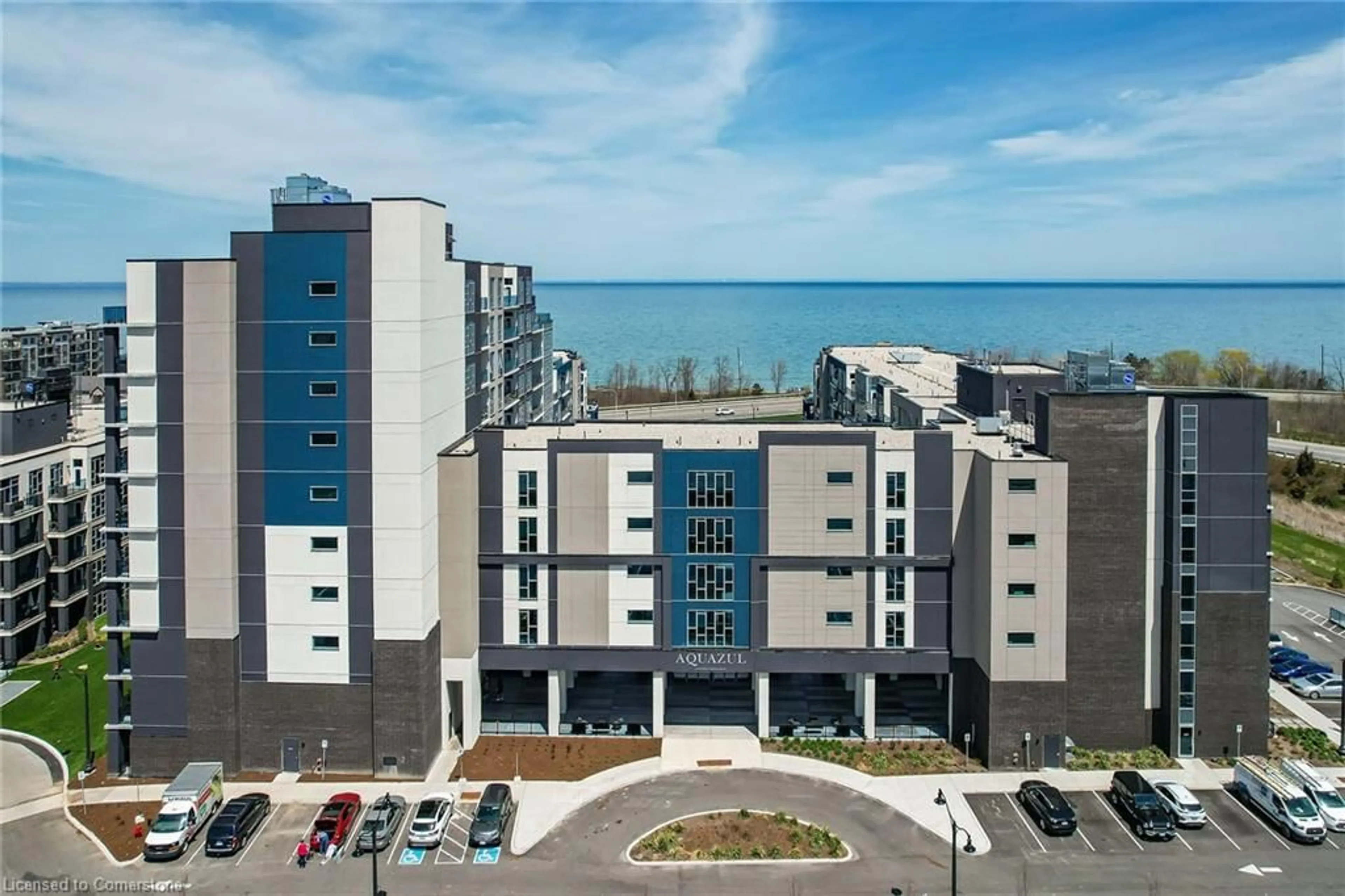 A pic from outside/outdoor area/front of a property/back of a property/a pic from drone, building for 16 Concord Pl #431, Grimsby Ontario L3M 0J1