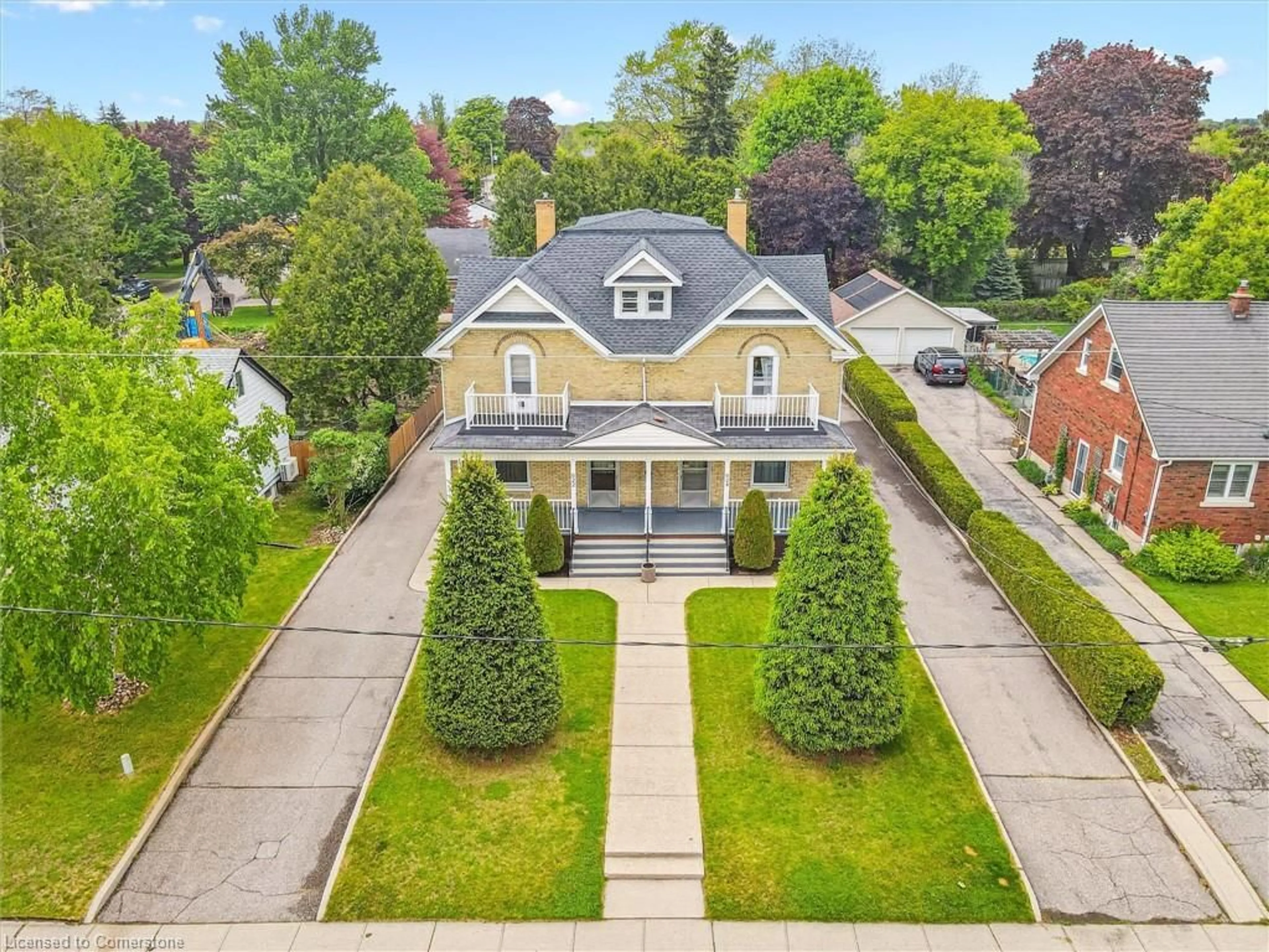 A pic from outside/outdoor area/front of a property/back of a property/a pic from drone, street for 622 - 624 Dolph St, Cambridge Ontario N3H 2B4