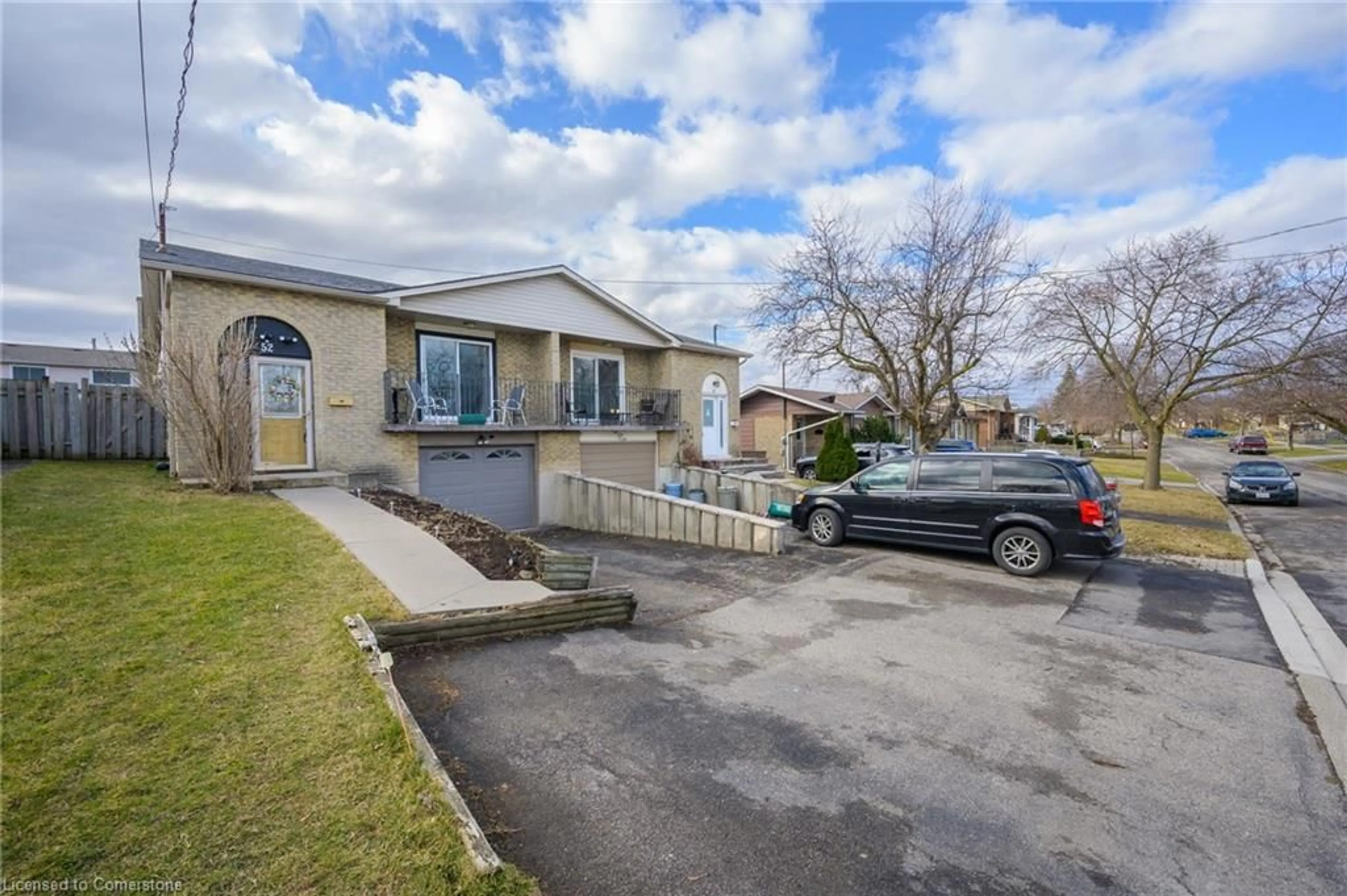 A pic from outside/outdoor area/front of a property/back of a property/a pic from drone, street for 52 Green Maple Dr, St. Catharines Ontario L2P 3P9
