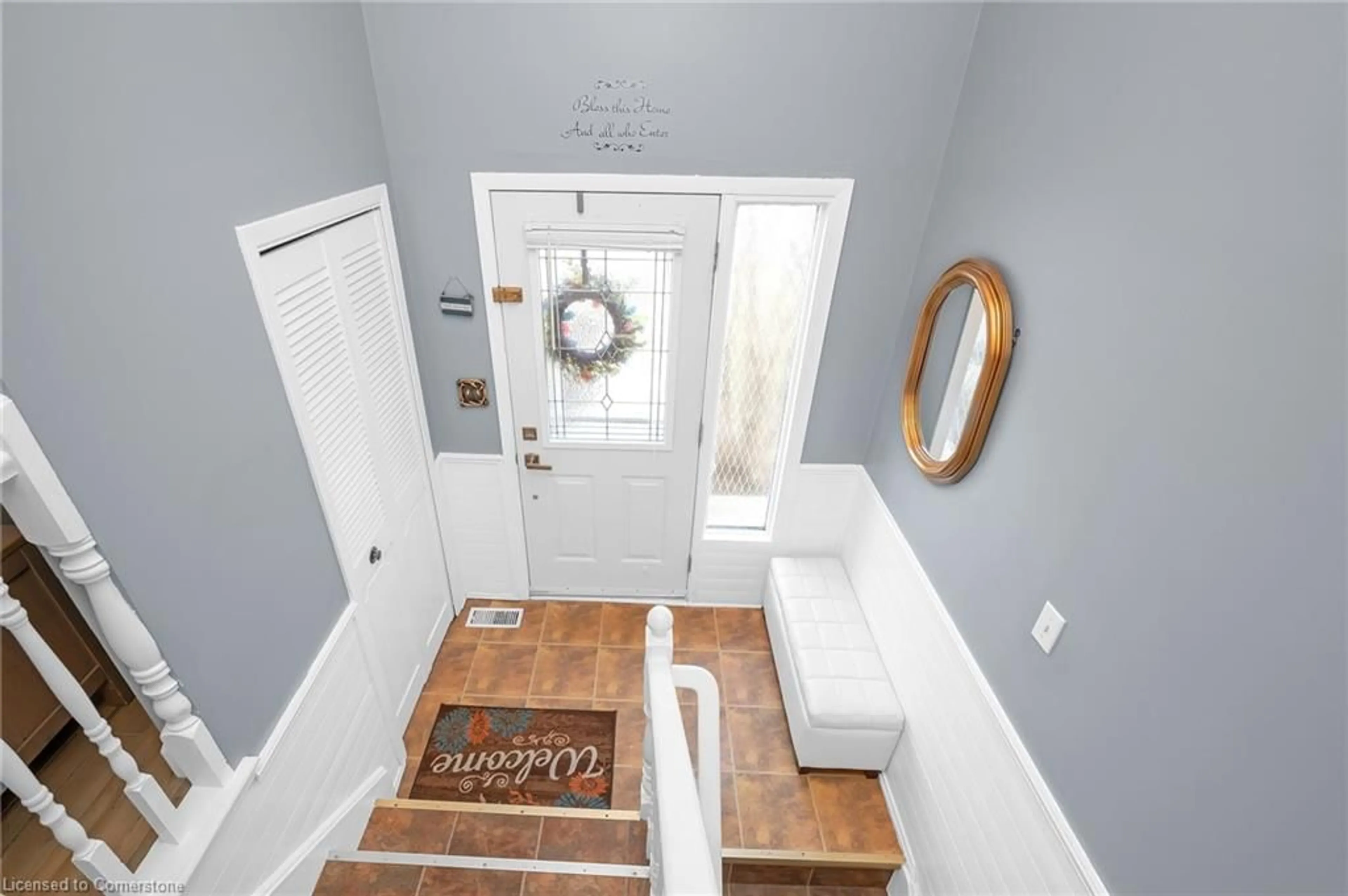 Indoor entryway for 52 Green Maple Dr, St. Catharines Ontario L2P 3P9