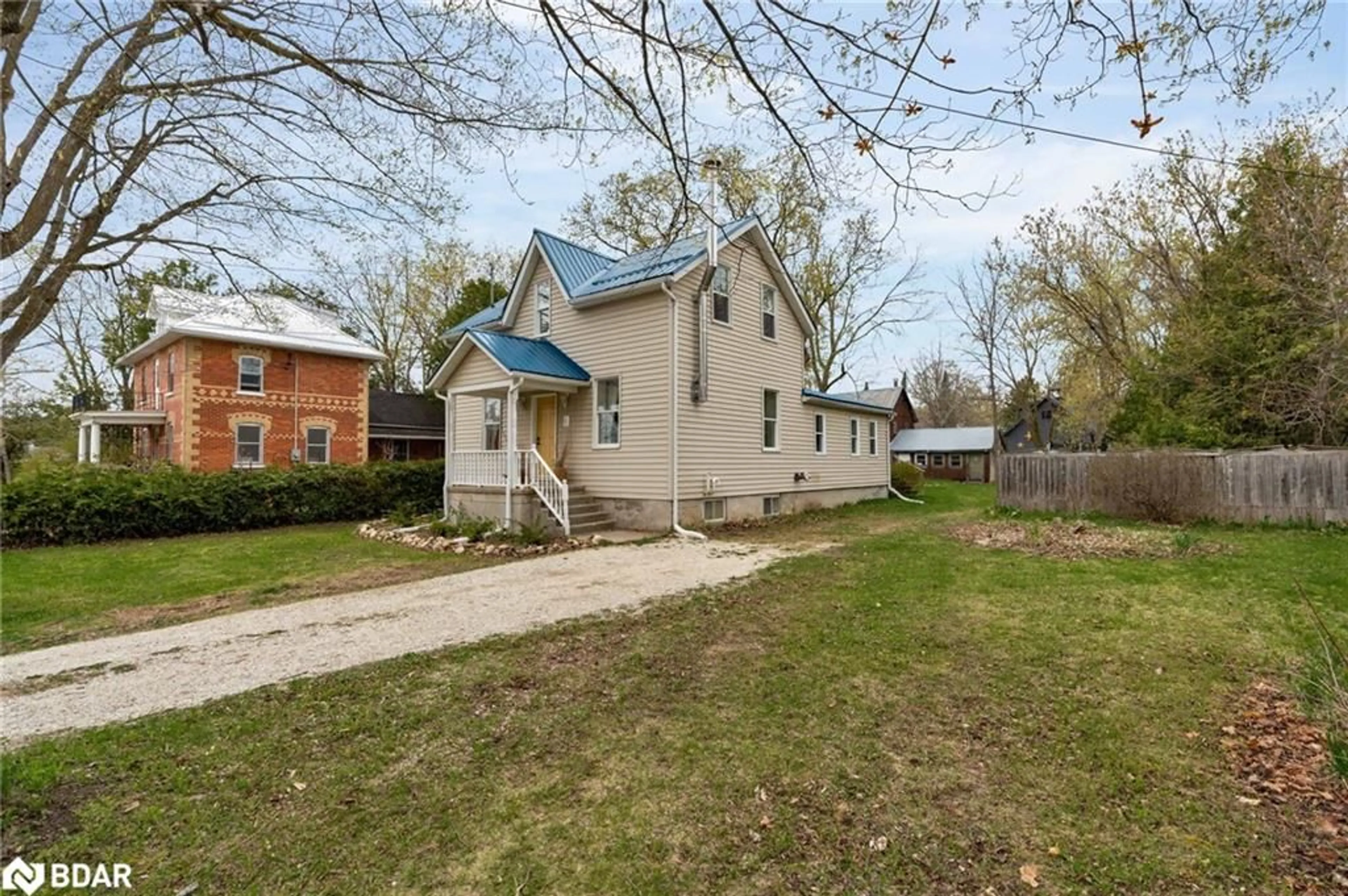 A pic from outside/outdoor area/front of a property/back of a property/a pic from drone, street for 4 Wellington St, Creemore Ontario L0M 1G0