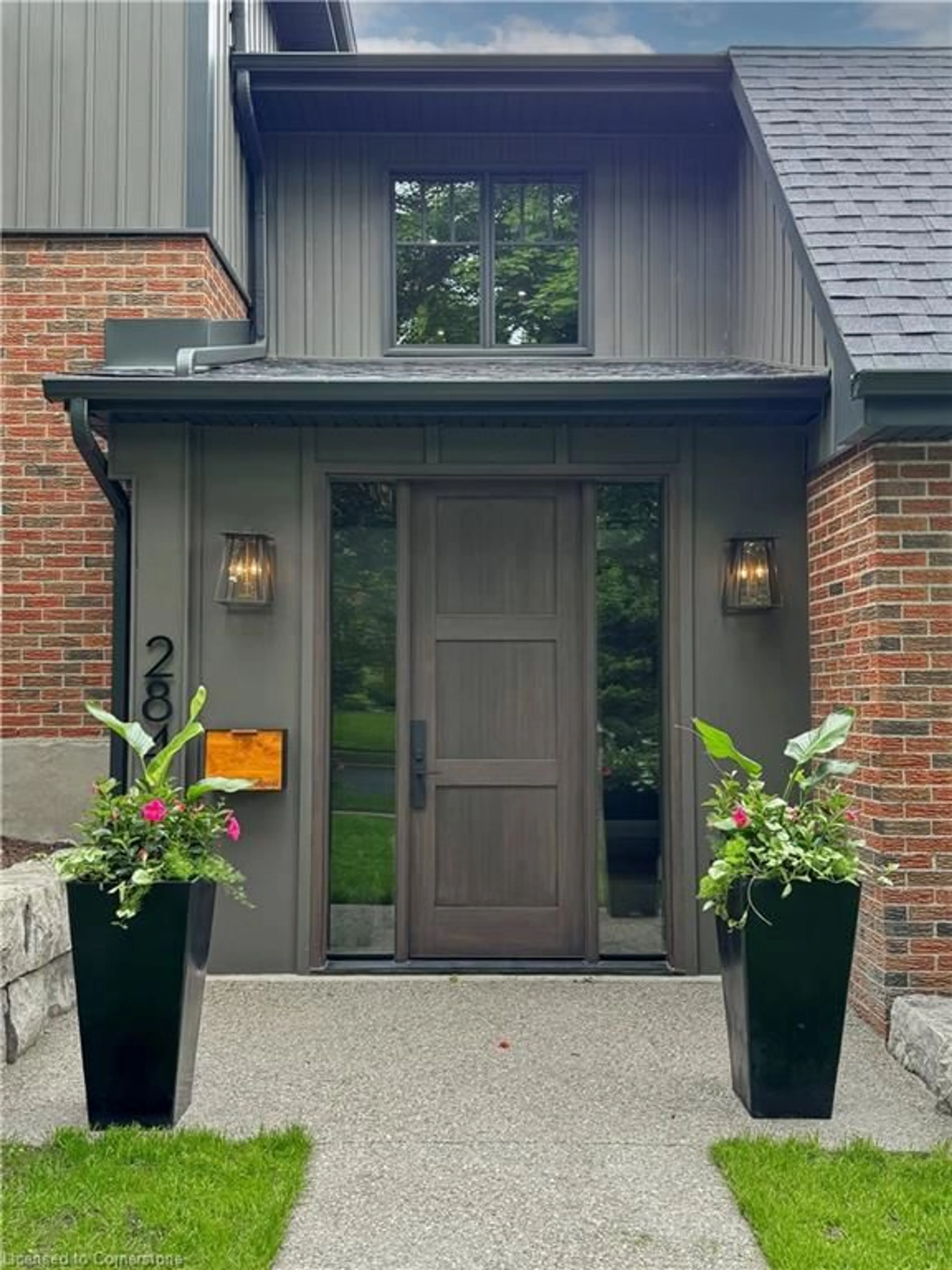 Indoor entryway for 284 Old Post Rd, Waterloo Ontario N2L 5C1