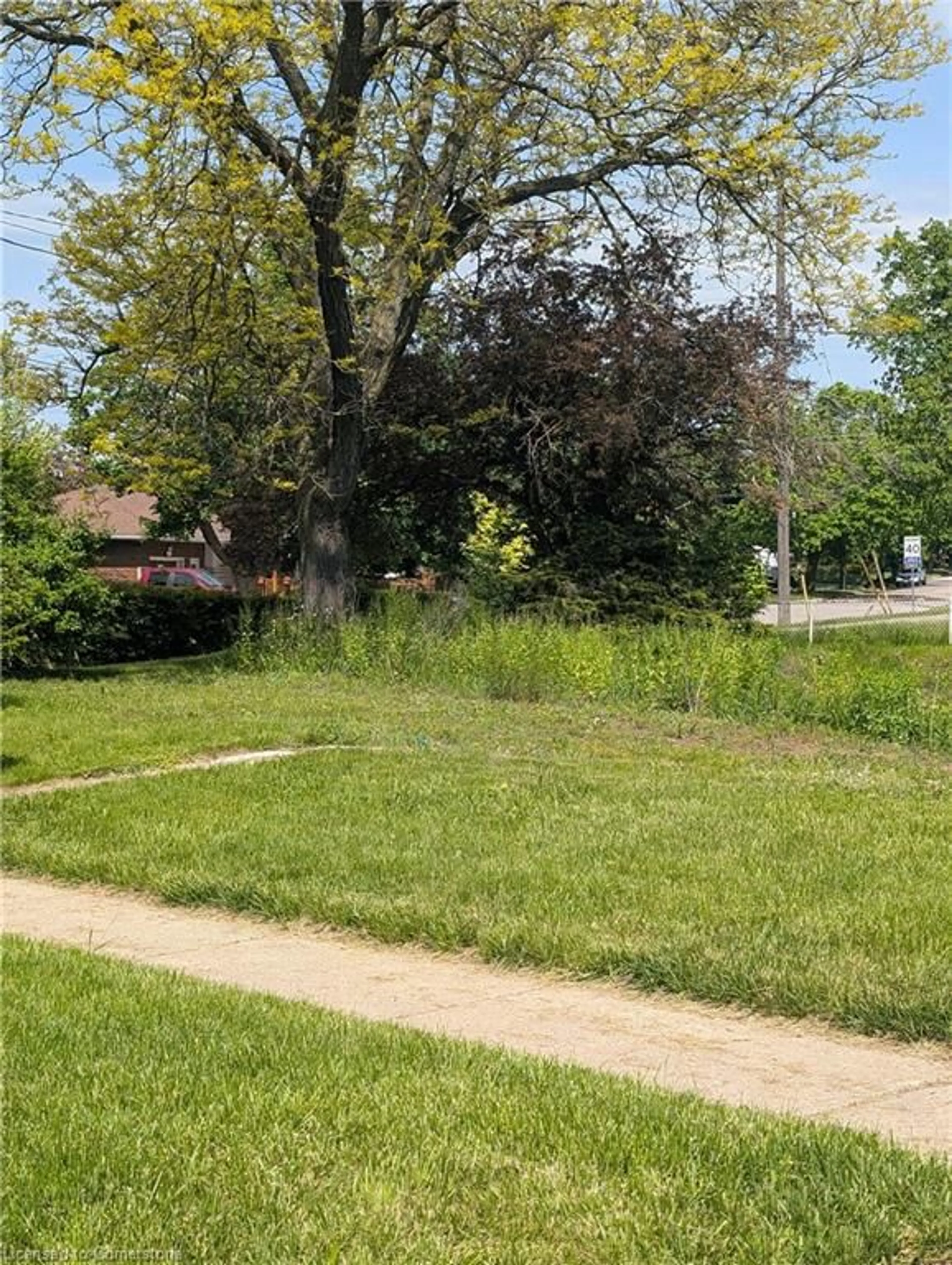 A pic from outside/outdoor area/front of a property/back of a property/a pic from drone, street for 4 Sherwood St, Guelph Ontario N1E 1R6