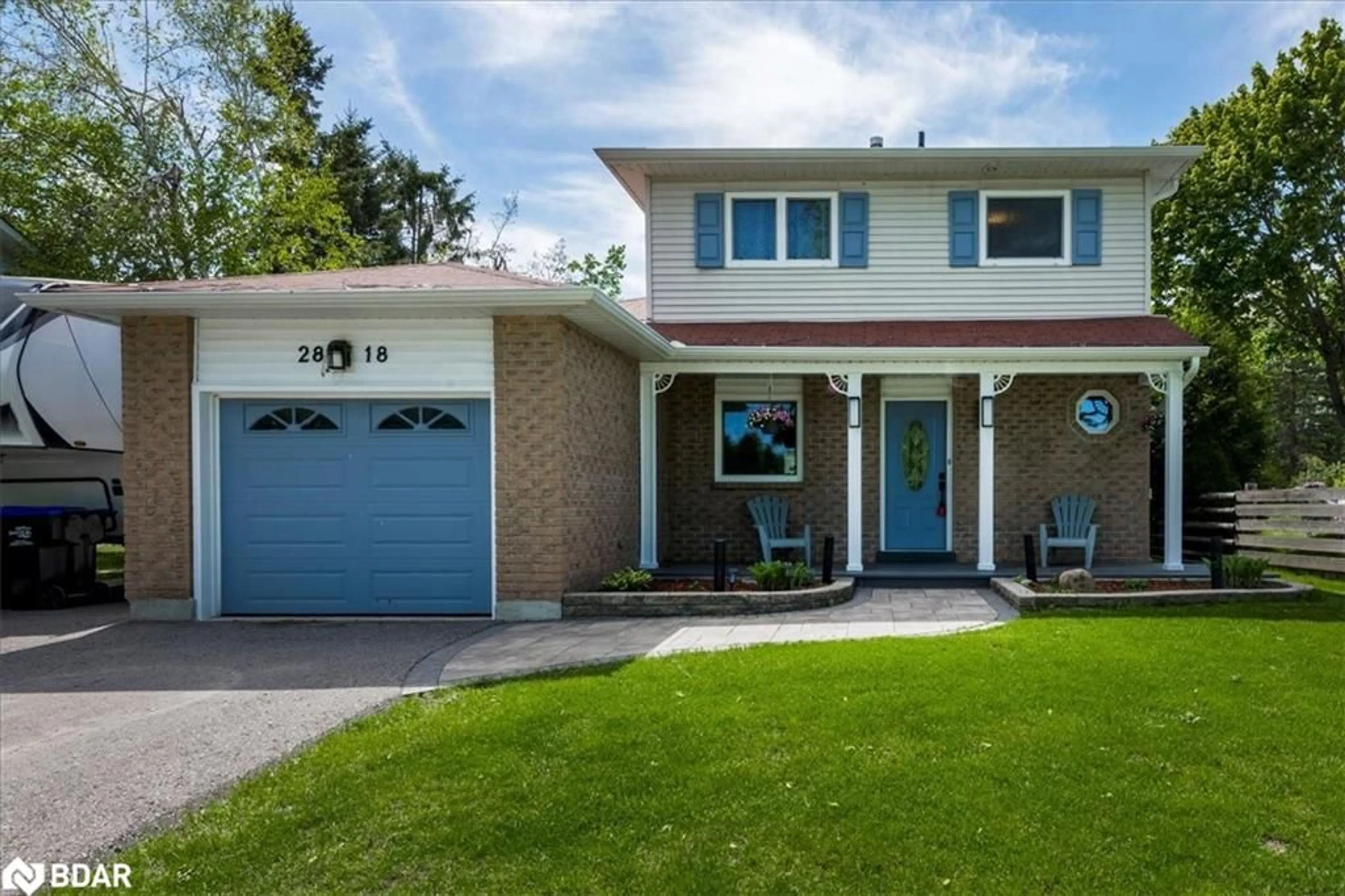 Home with vinyl exterior material, street for 2818 Dempster Ave, Innisfil Ontario L9S 1C2