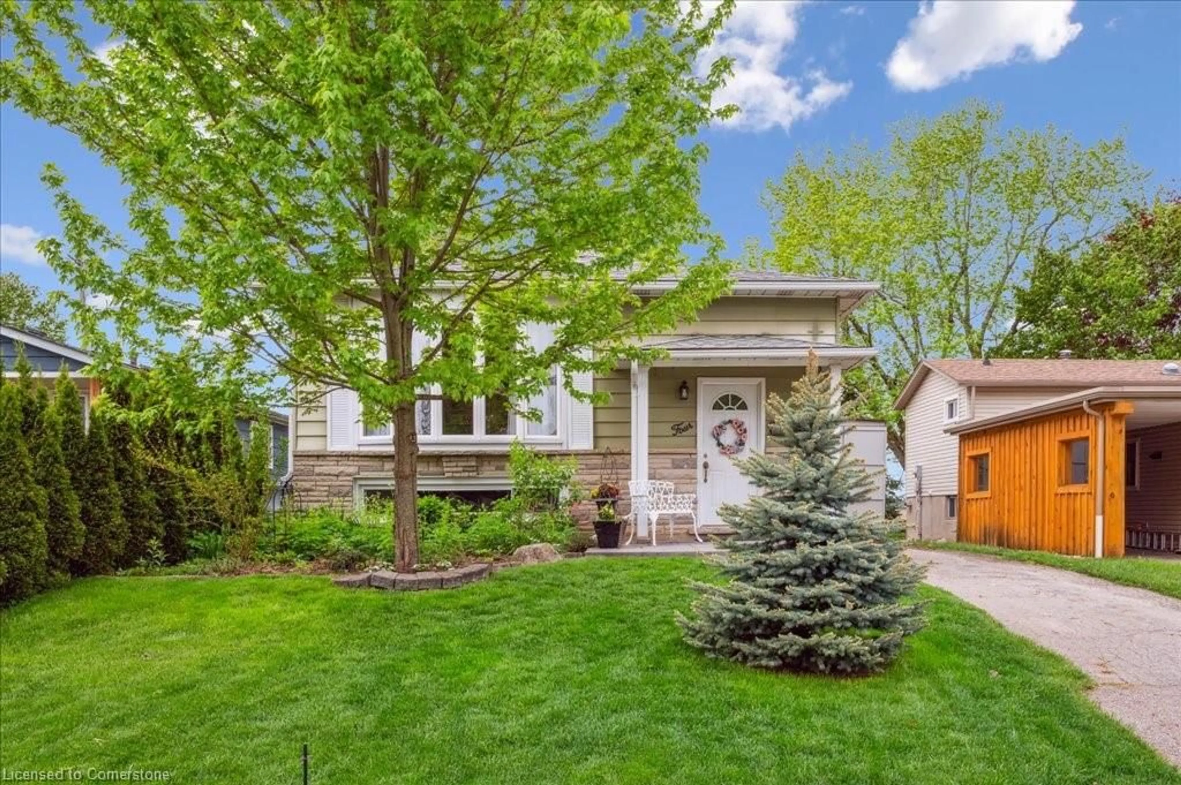 Home with vinyl exterior material, street for 4 Oak Dr, Elmira Ontario N3B 1X6