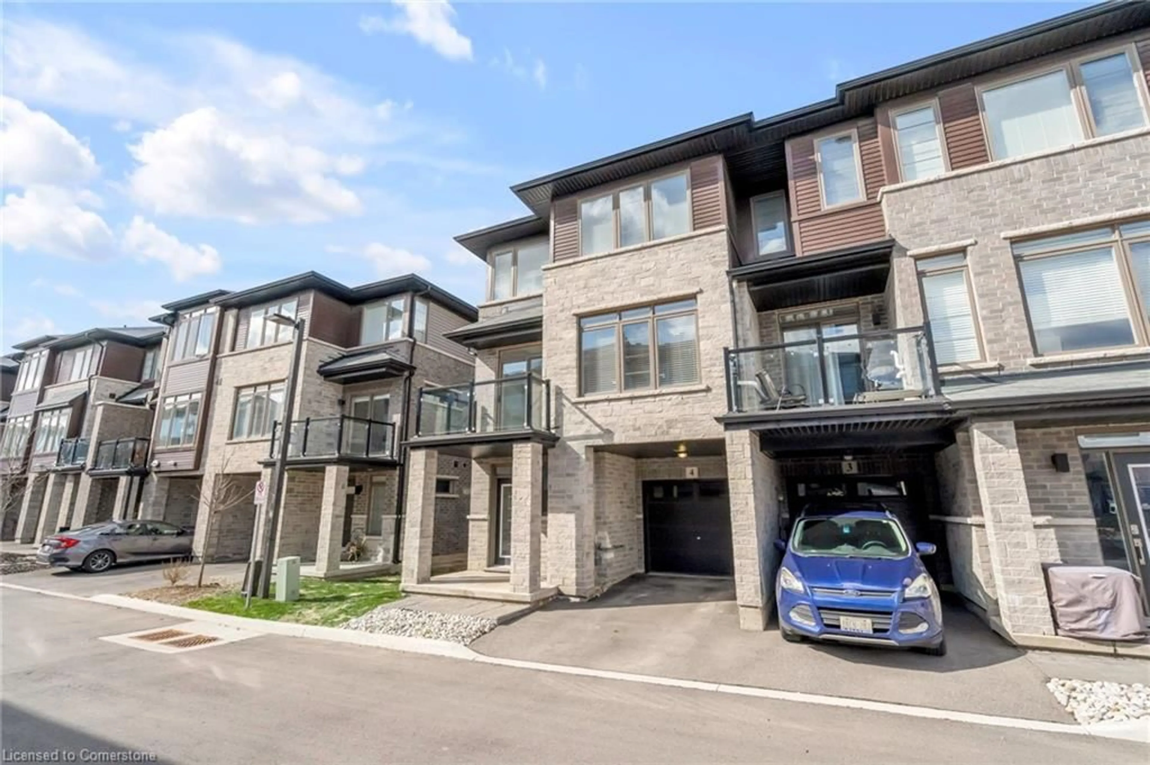 A pic from outside/outdoor area/front of a property/back of a property/a pic from drone, street for 5000 Connor Dr #4, Beamsville Ontario L3J 0S2