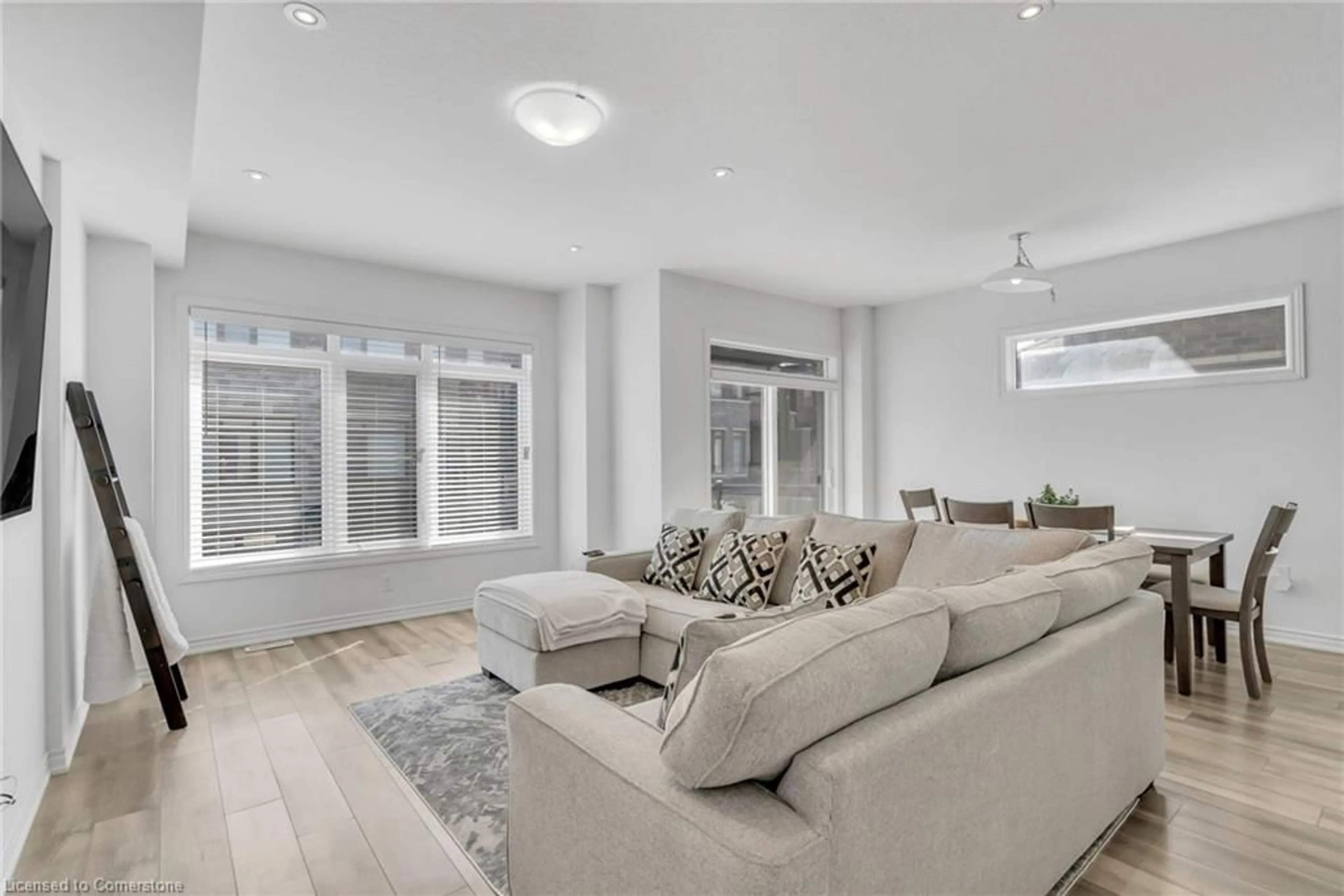 Living room with furniture, unknown for 5000 Connor Dr #4, Beamsville Ontario L3J 0S2