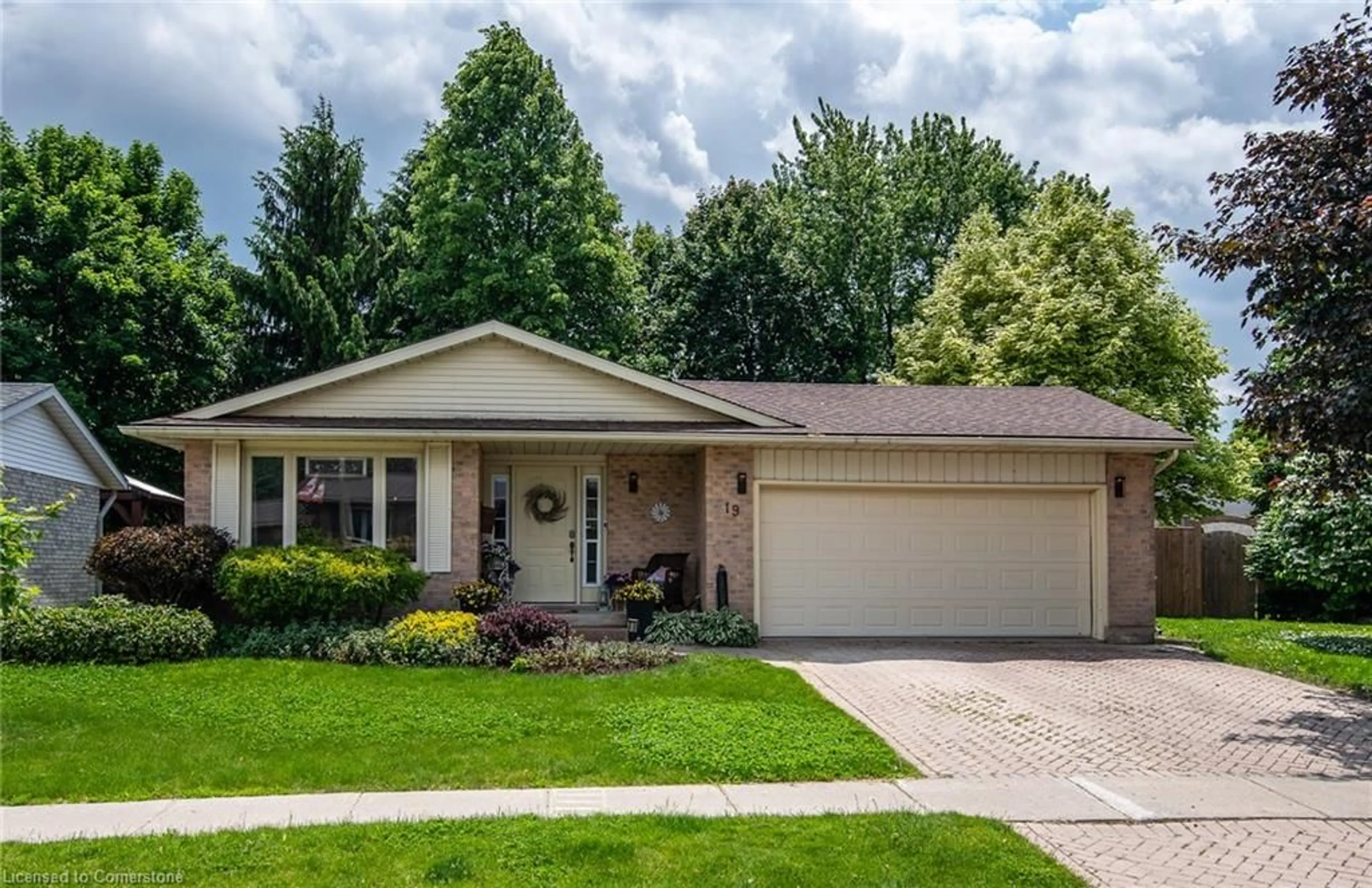 Home with vinyl exterior material, street for 19 Eagle Dr, Elmira Ontario N3B 3J1