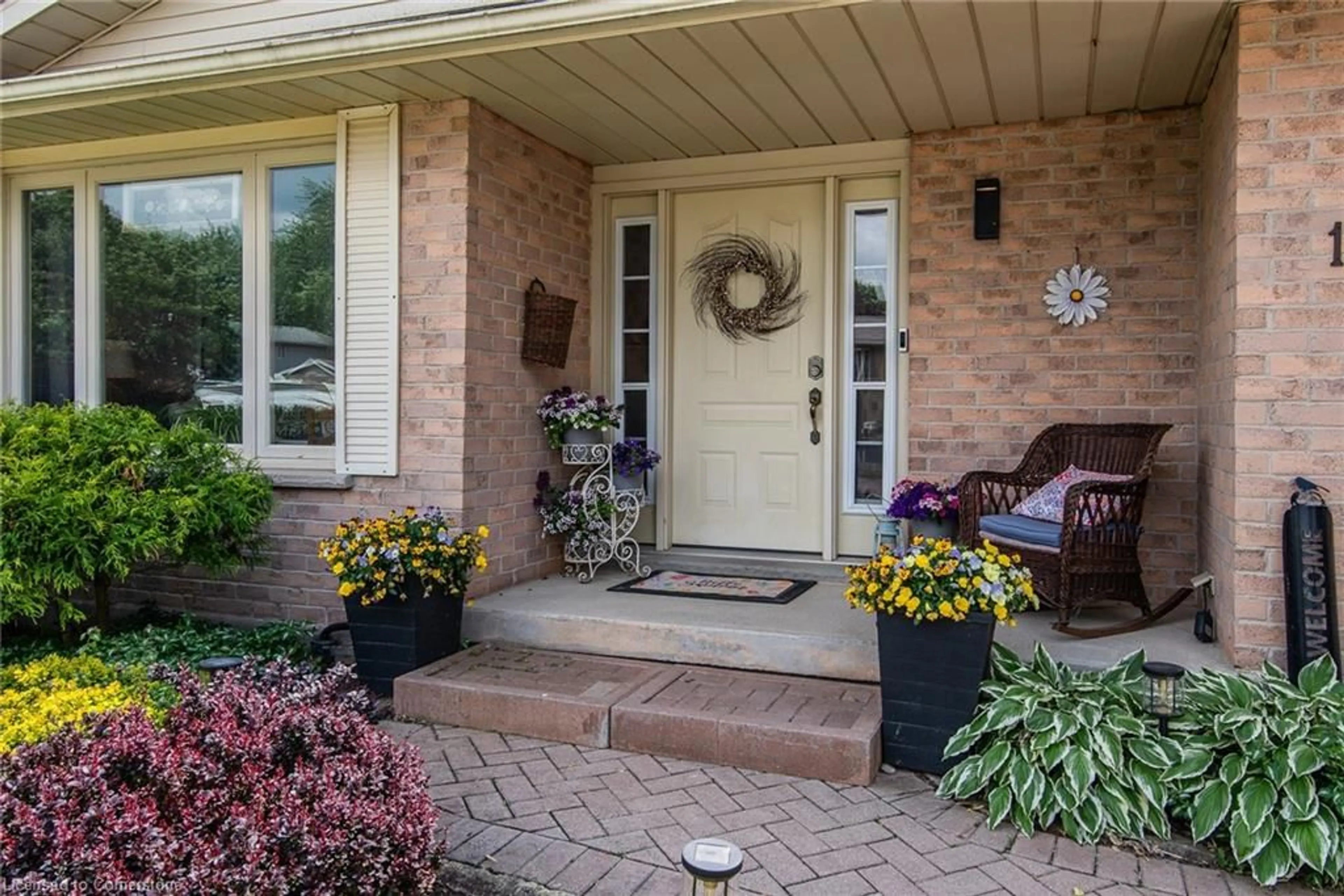 Indoor entryway for 19 Eagle Dr, Elmira Ontario N3B 3J1