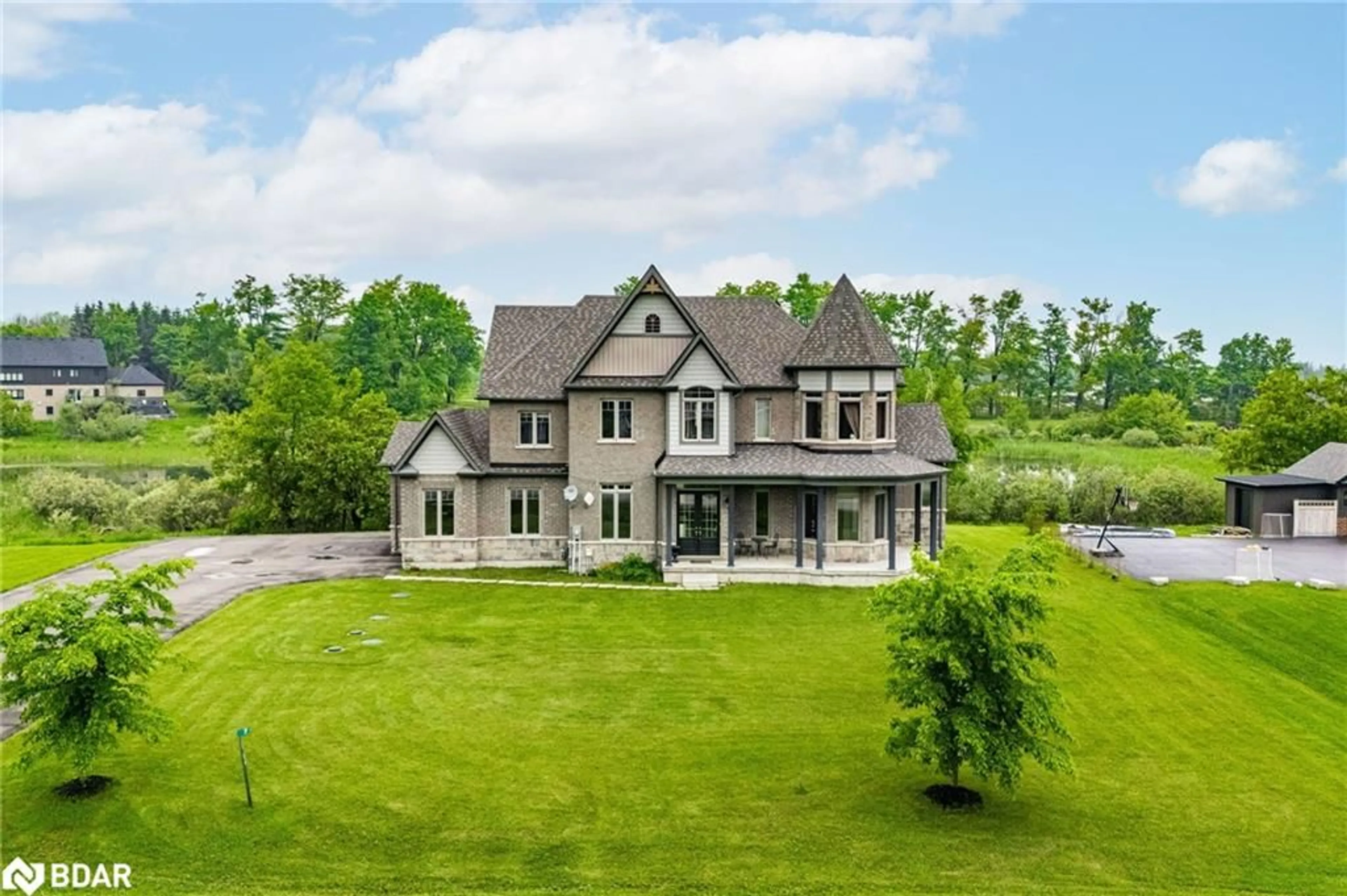 A pic from outside/outdoor area/front of a property/back of a property/a pic from drone, unknown for 7 Country Meadows Drive Dr, Amaranth Ontario L9V 3T8