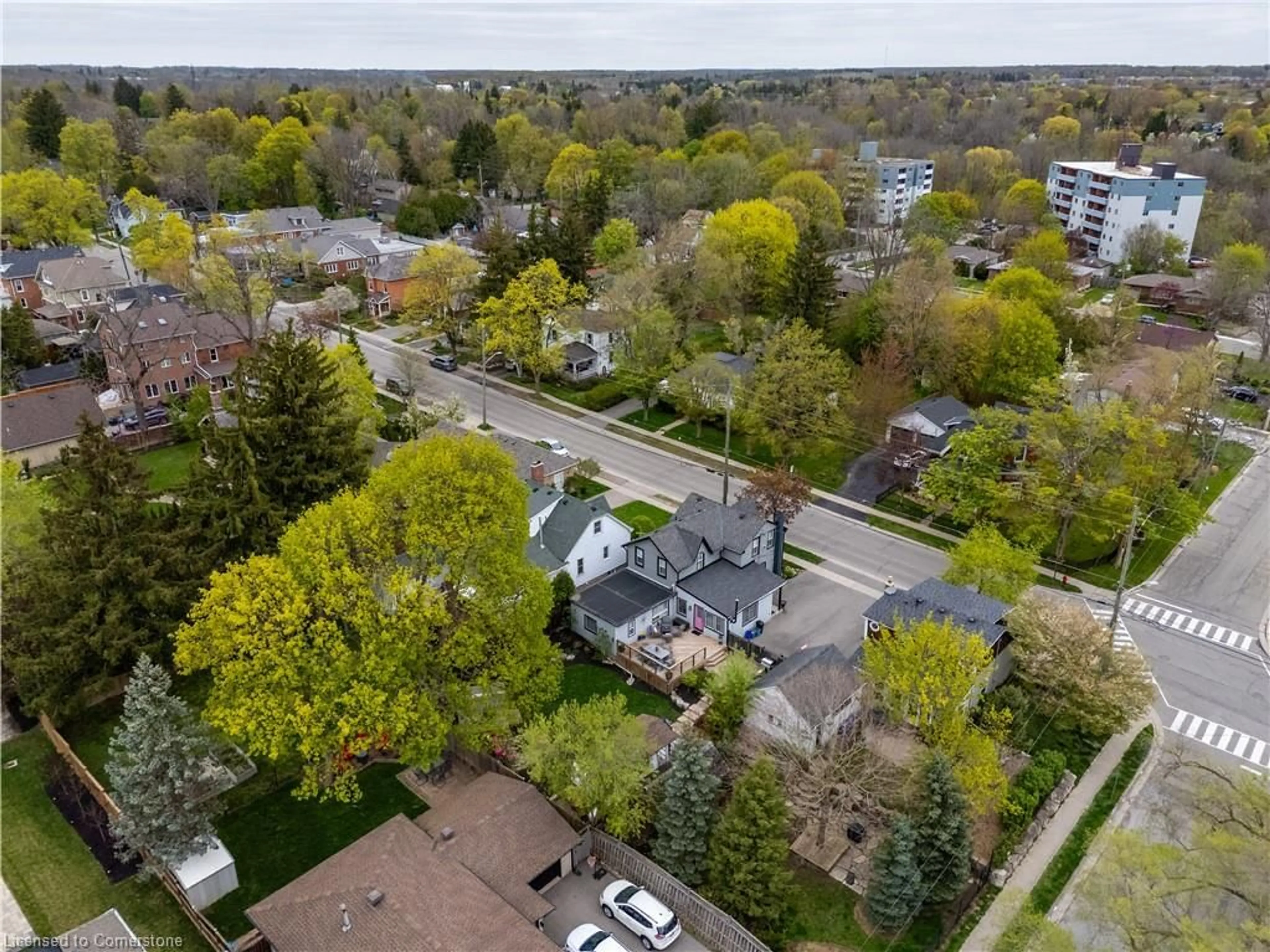 A pic from outside/outdoor area/front of a property/back of a property/a pic from drone, city buildings view from balcony for 99 Mill St N, Waterdown Ontario L0R 2H0