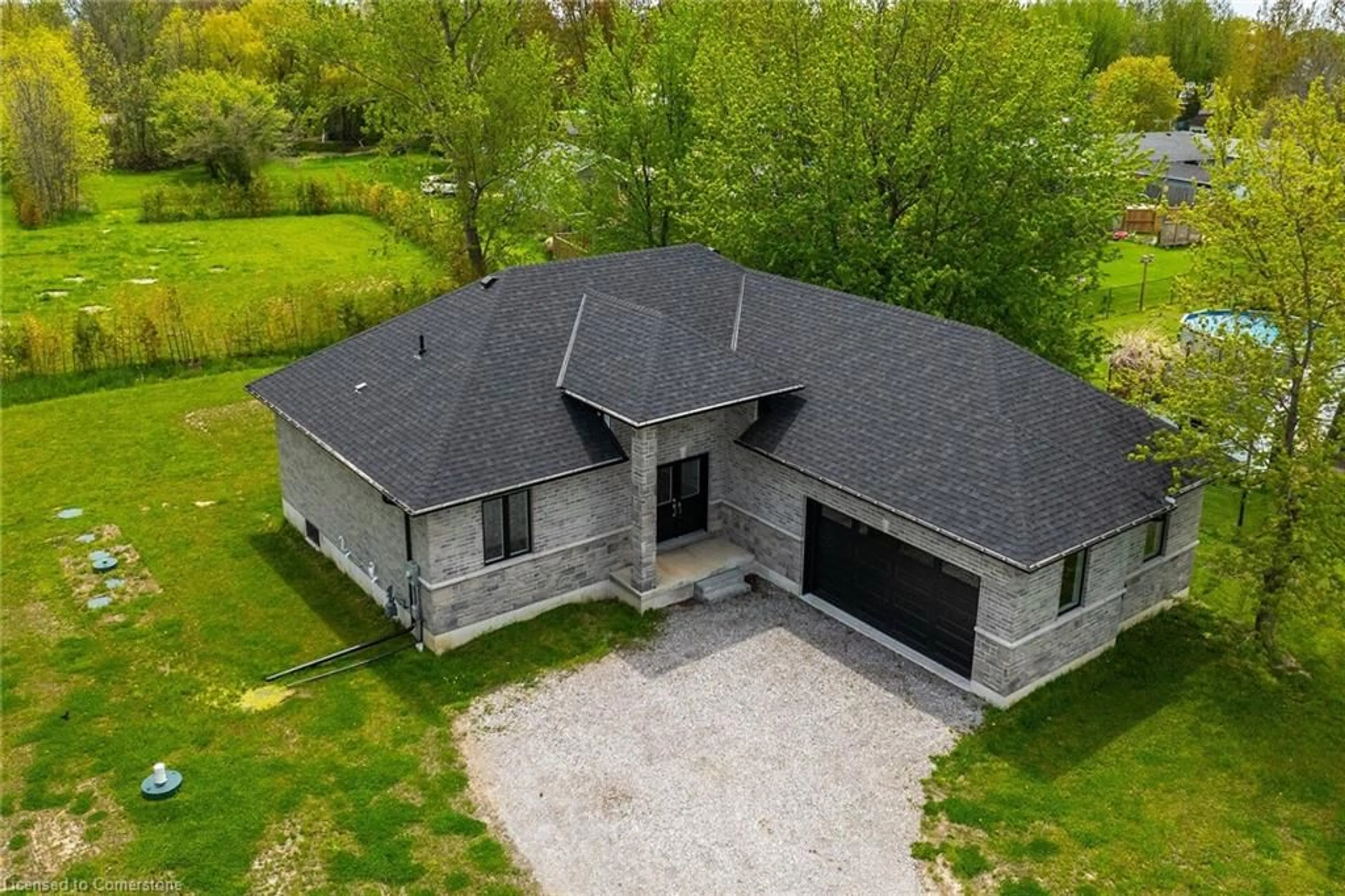 A pic from outside/outdoor area/front of a property/back of a property/a pic from drone, building for 786 South Coast Dr, Peacock Point Ontario N0A 1P0