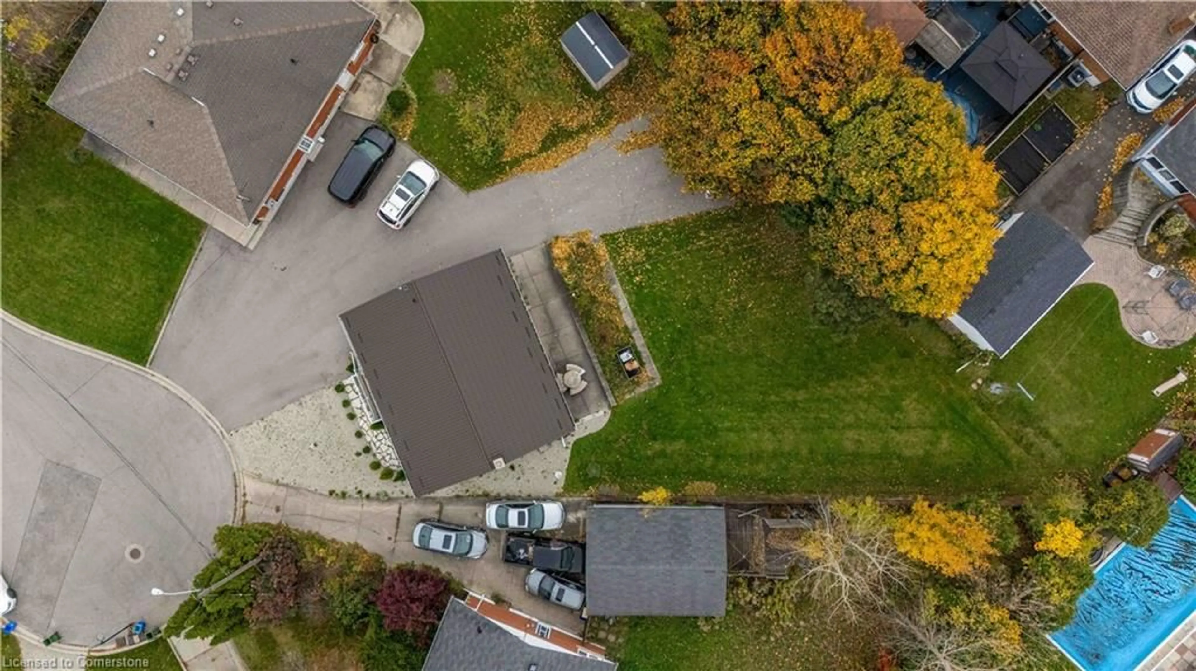 A pic from outside/outdoor area/front of a property/back of a property/a pic from drone, street for 10 Salmond Crt, Hamilton Ontario L8T 2J7