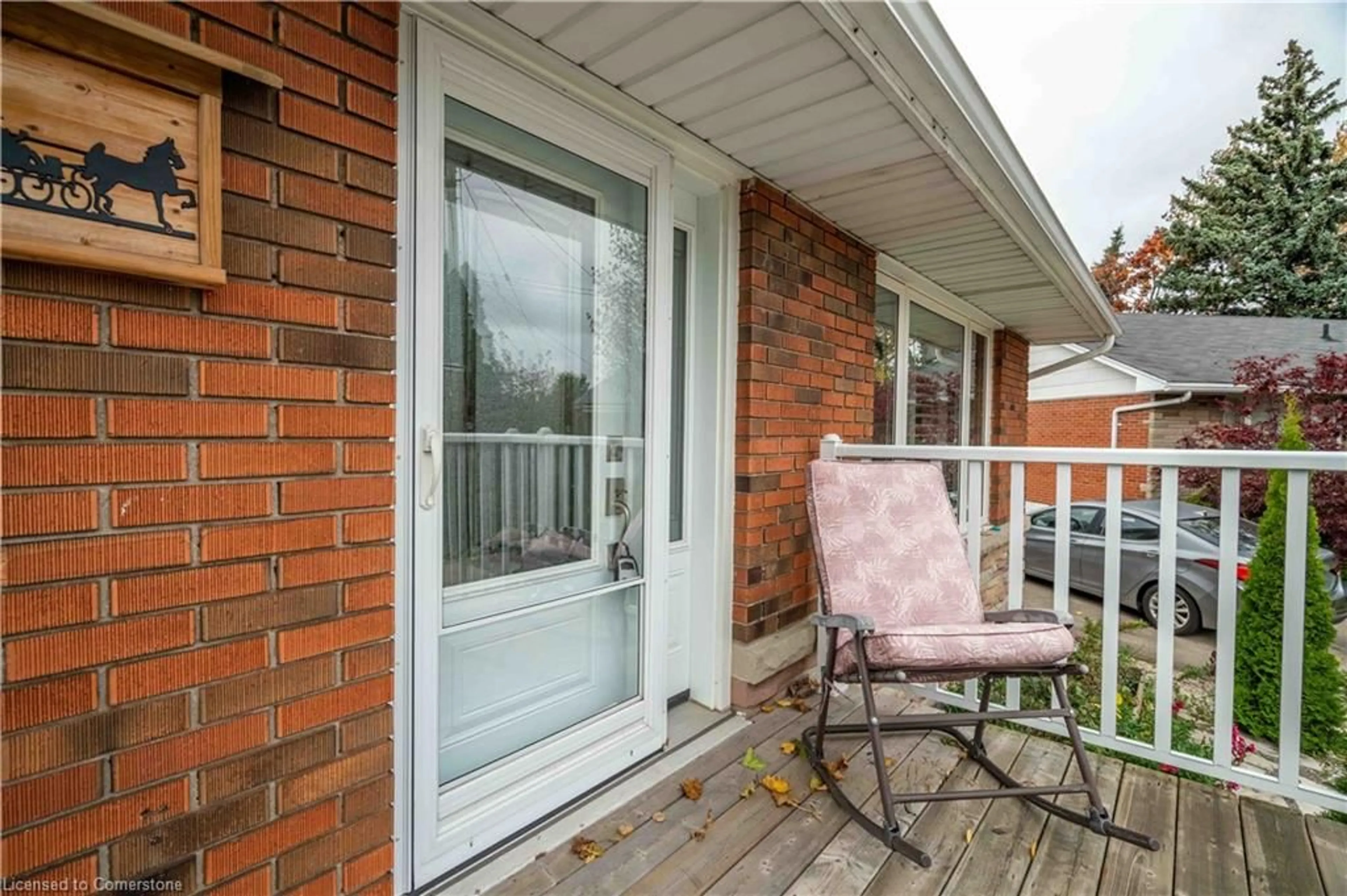 Patio, street for 10 Salmond Crt, Hamilton Ontario L8T 2J7
