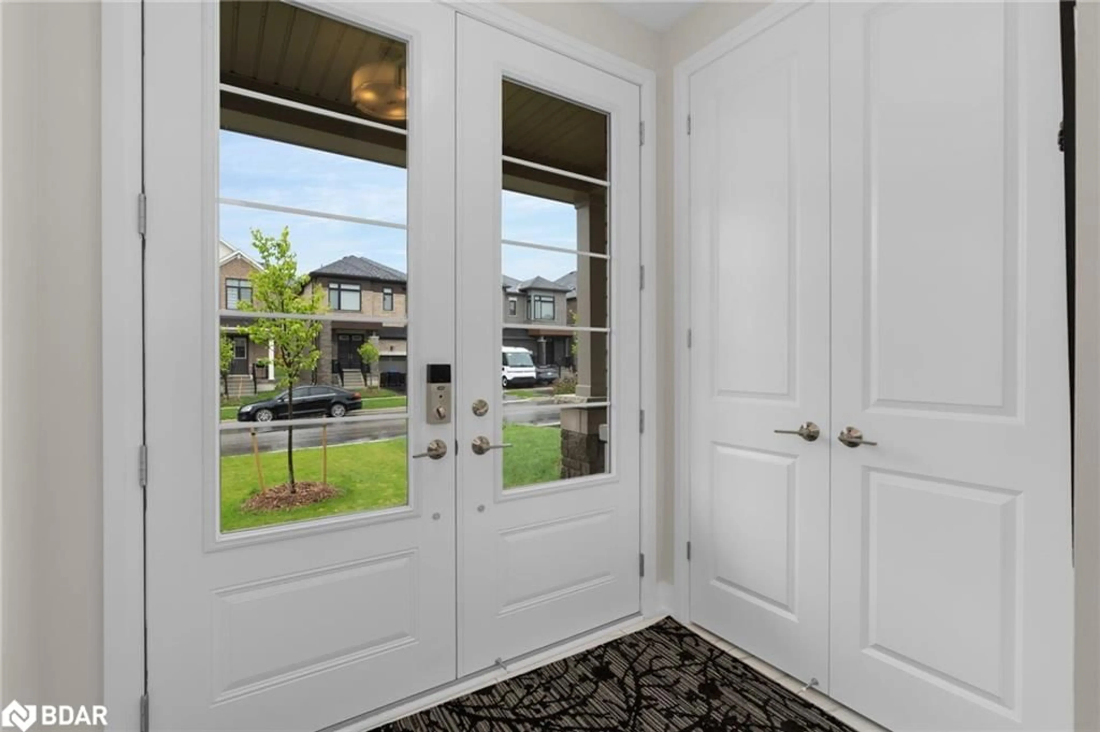 Indoor entryway for 42 Periwinkle Rd, Midhurst Ontario L9X 2C8