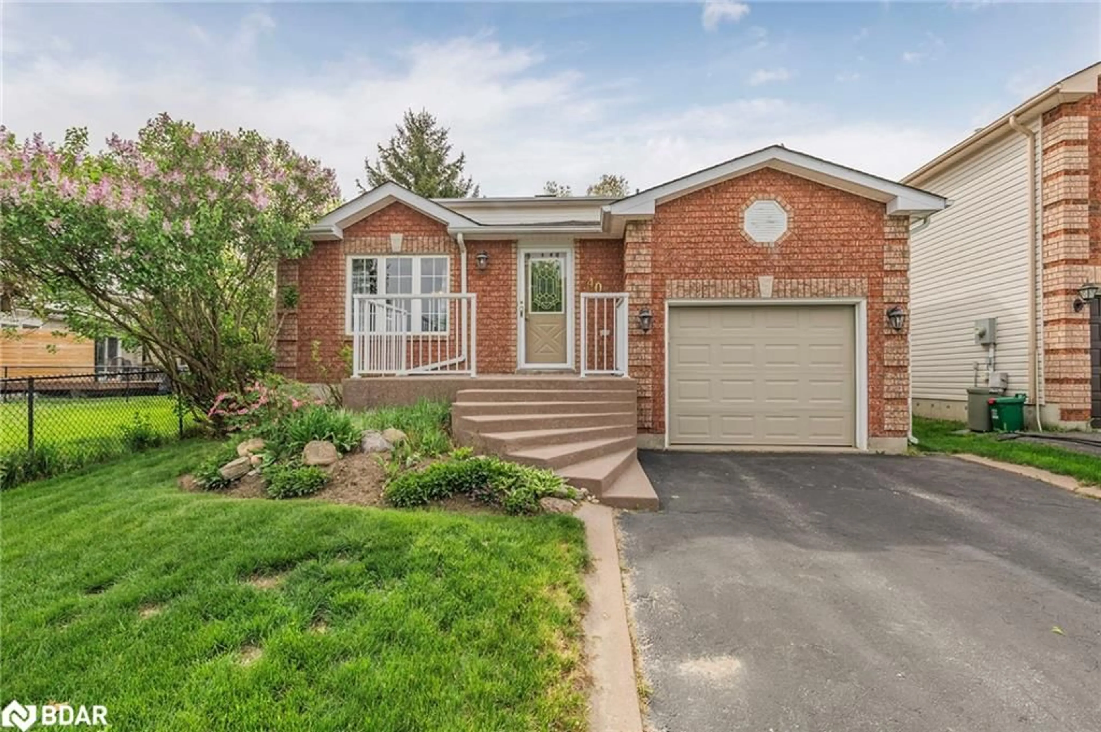 Home with brick exterior material, street for 40 Selkirk Cres, Barrie Ontario L4N 8G2