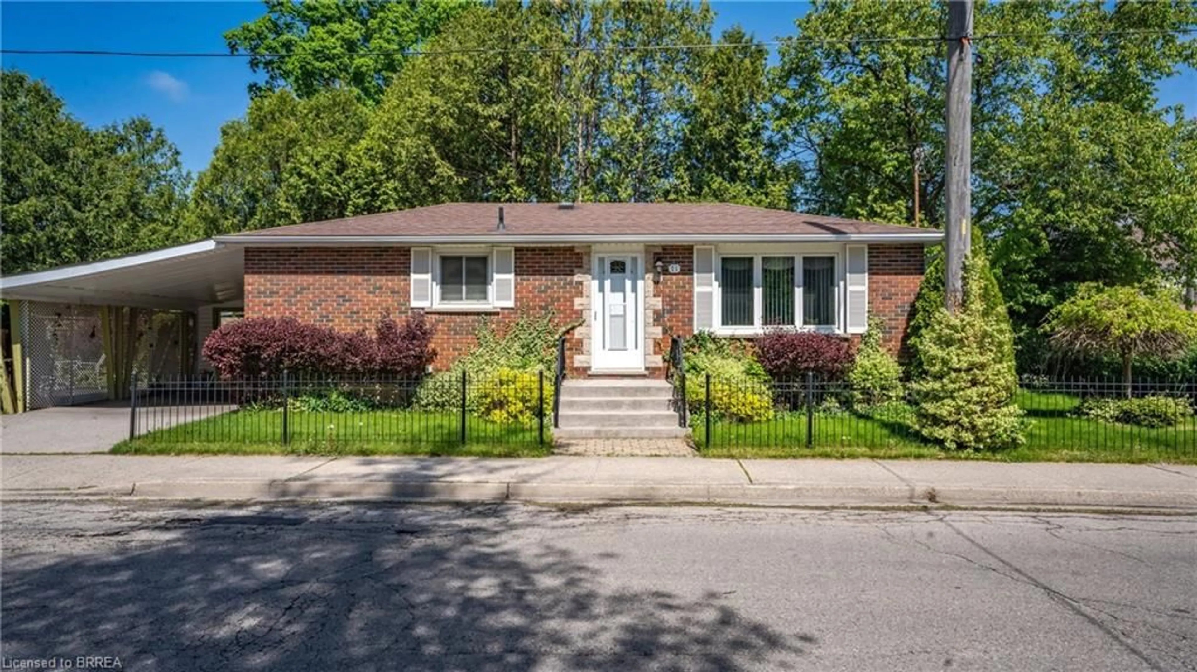 Home with brick exterior material, street for 71 Brunswick St, Brantford Ontario N3T 1G3