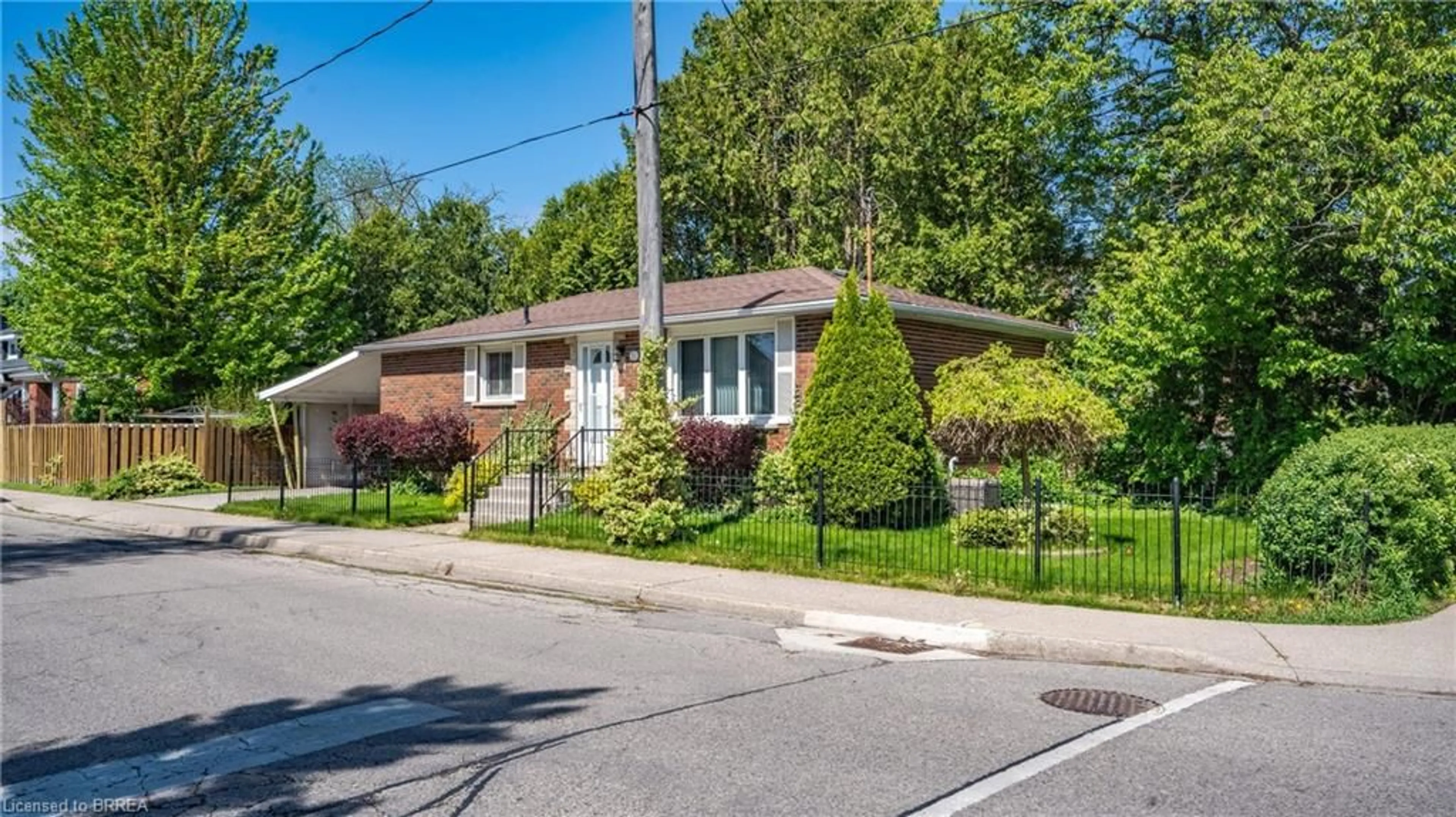 Home with brick exterior material, street for 71 Brunswick St, Brantford Ontario N3T 1G3