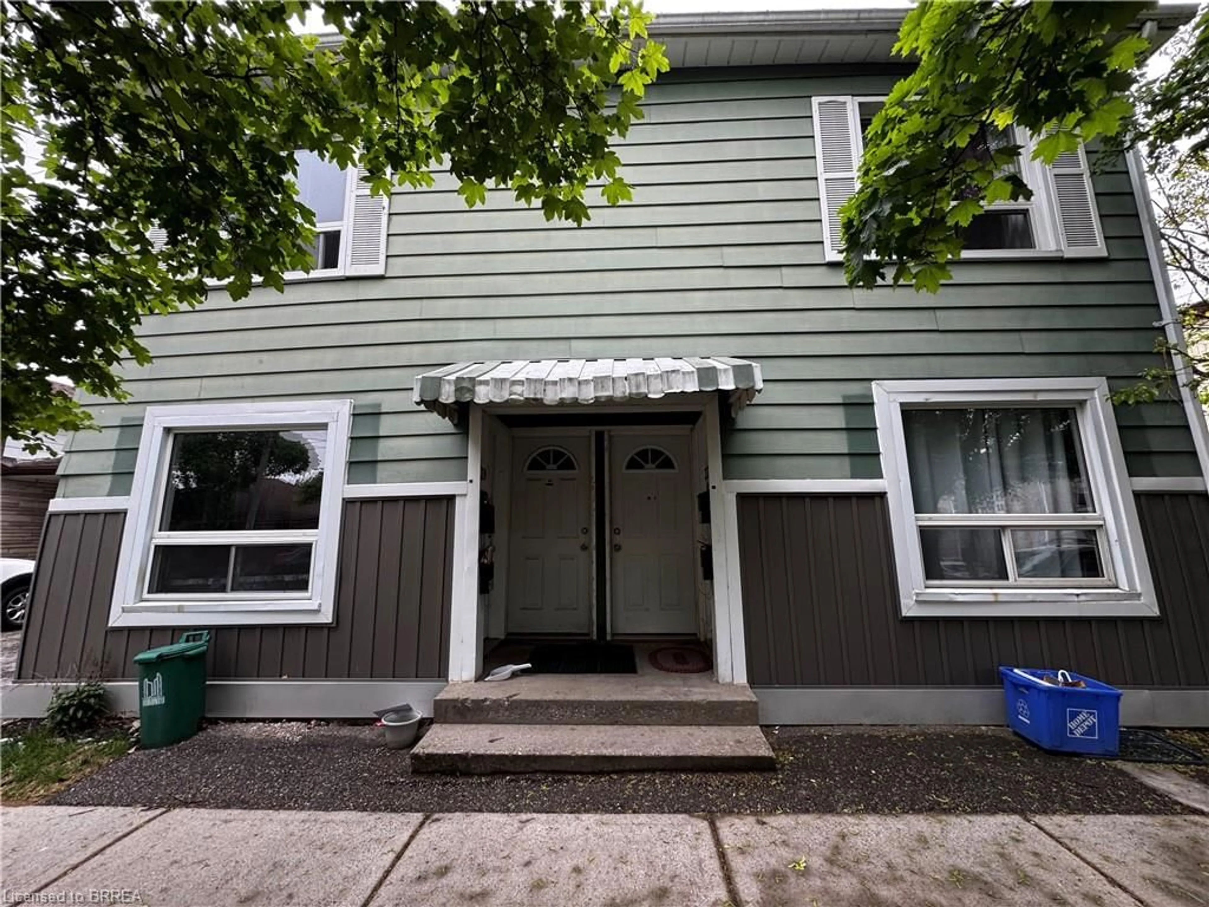 Home with vinyl exterior material, street for 37 & 39 Pearl St, Brantford Ontario N3T 3N5