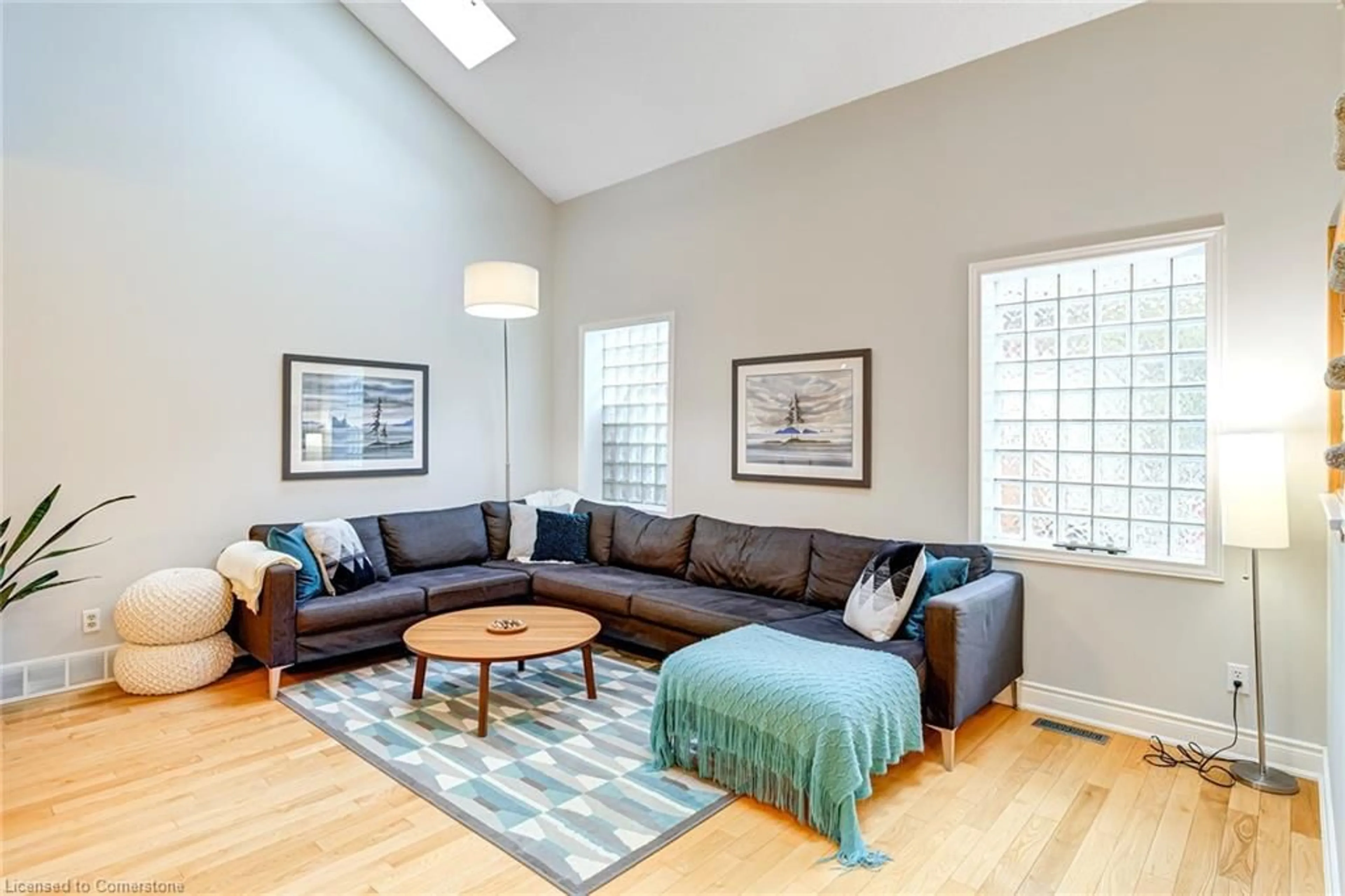Living room with furniture, unknown for 2134 Donald Rd, Burlington Ontario L7M 3R4