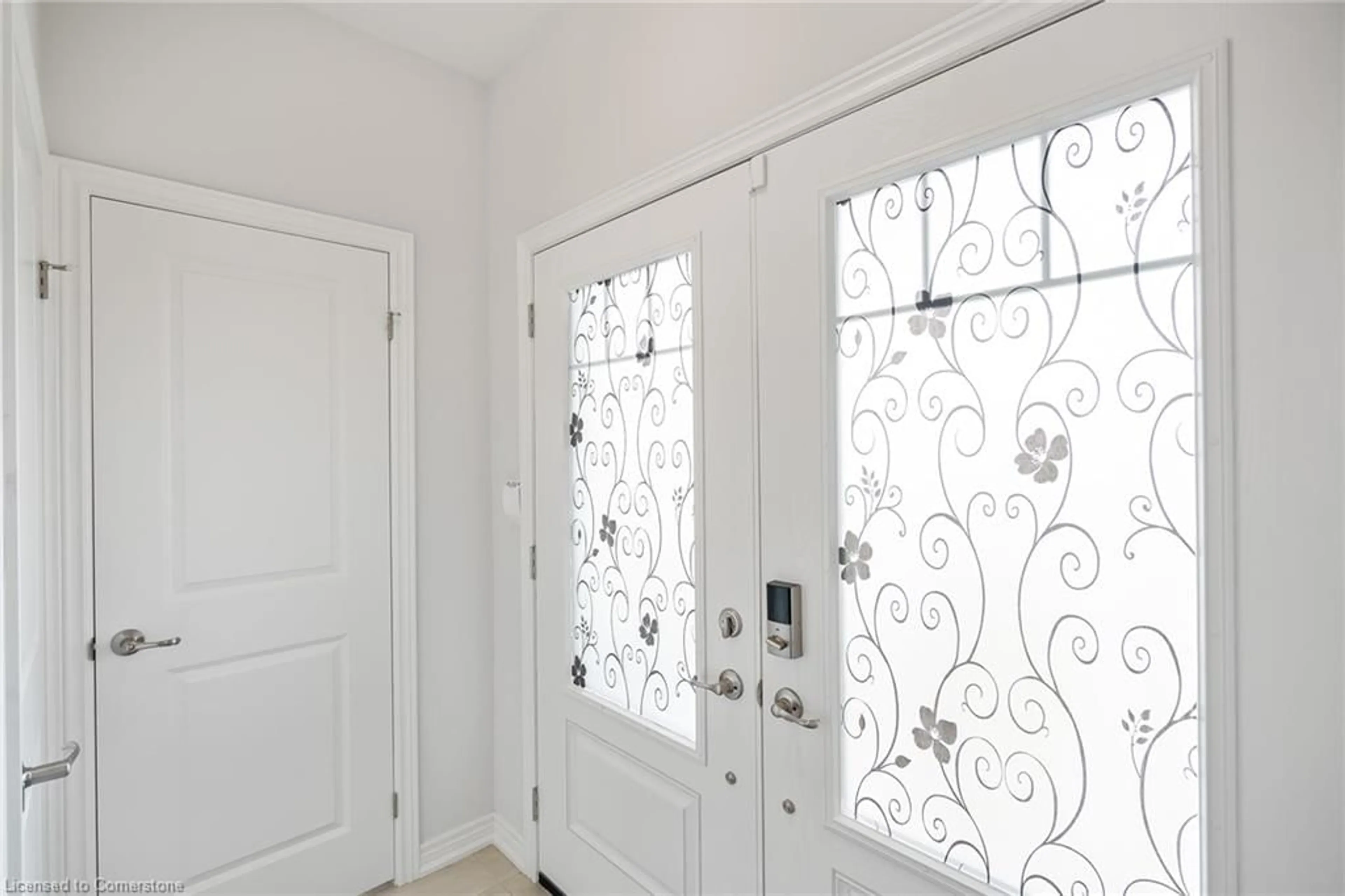 Indoor entryway for 3645 Allen Trail, Fort Erie Ontario L0S 1N0