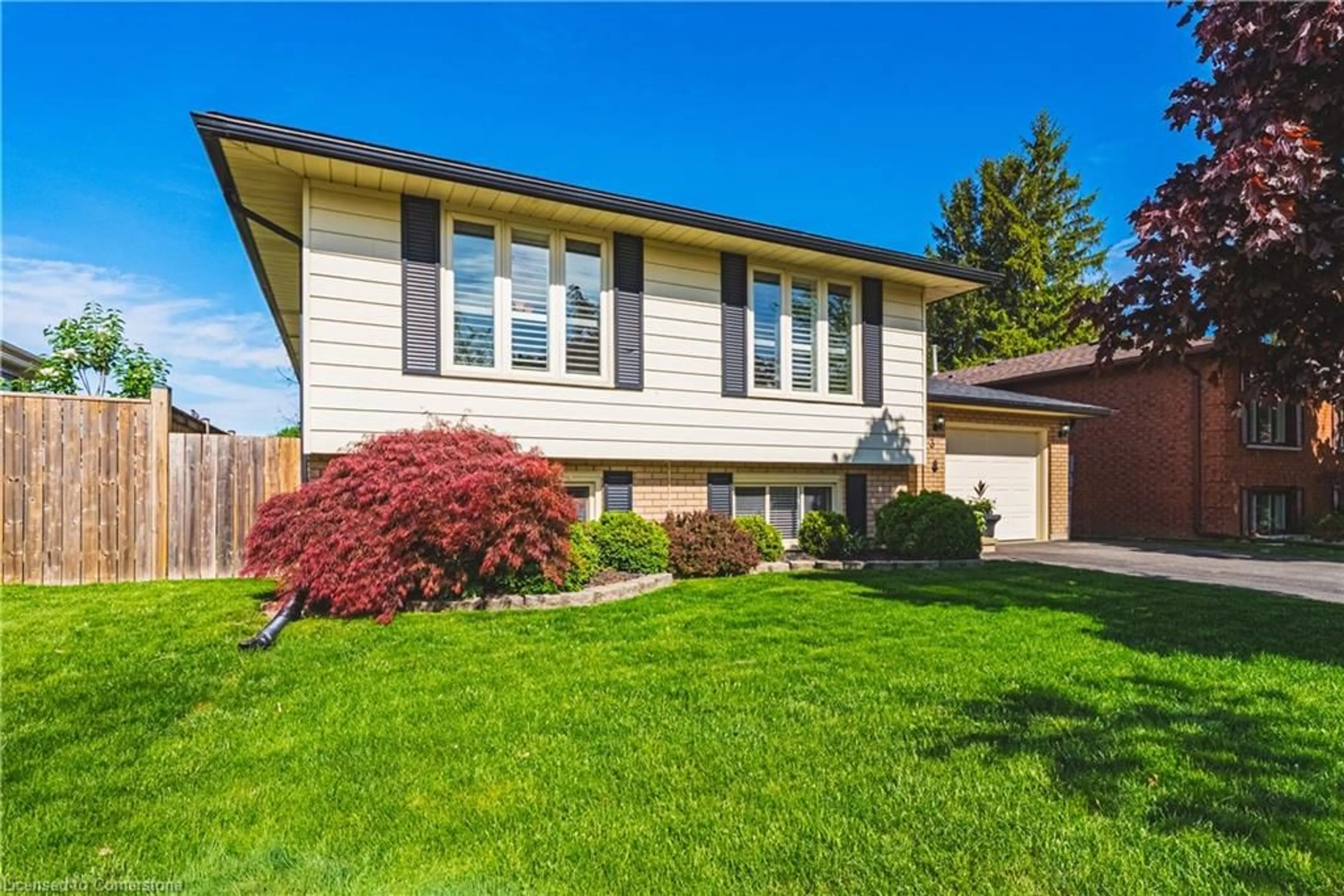 Home with vinyl exterior material, street for 3 Coral Crt, Brantford Ontario N3P 1L6