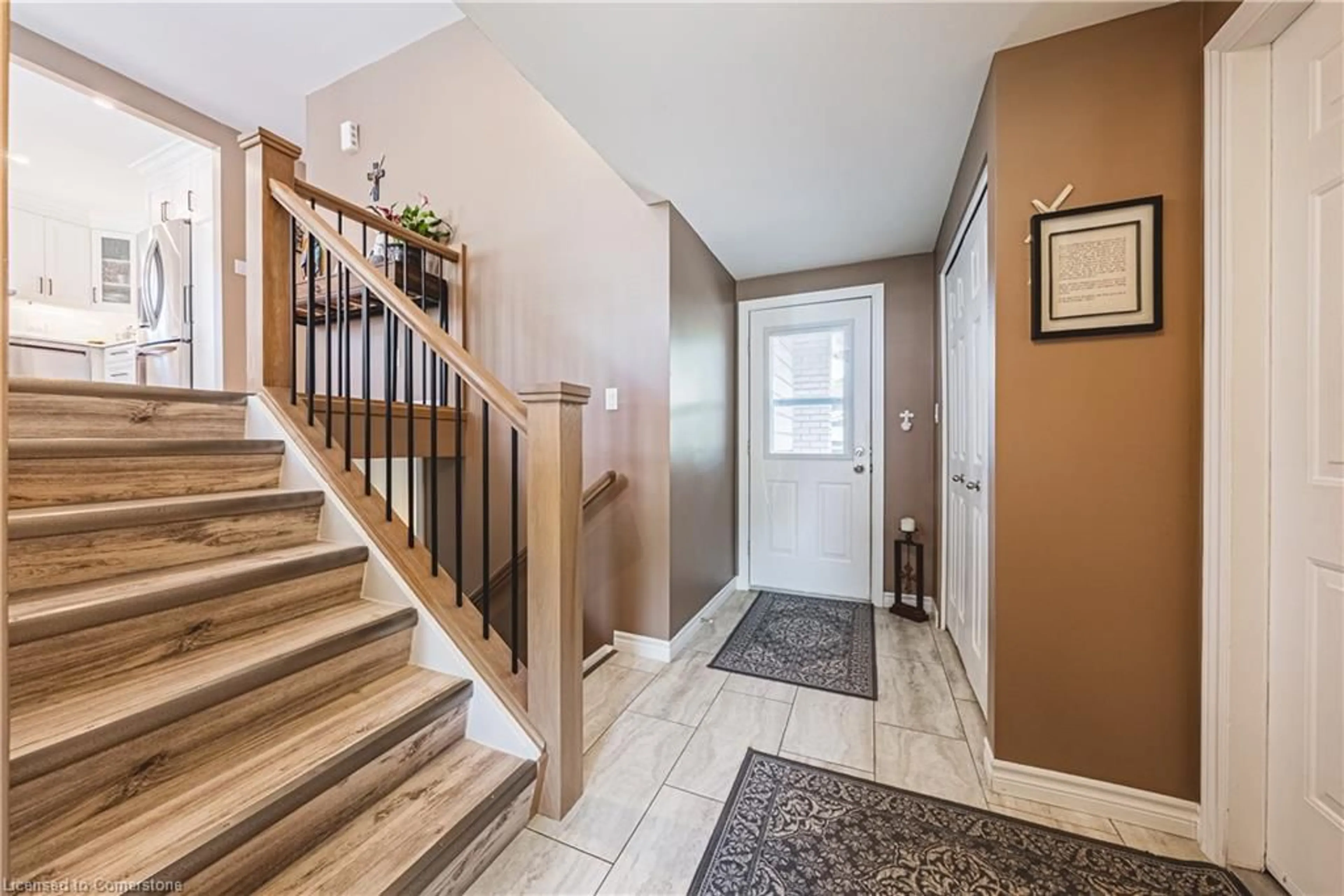 Indoor entryway for 3 Coral Crt, Brantford Ontario N3P 1L6