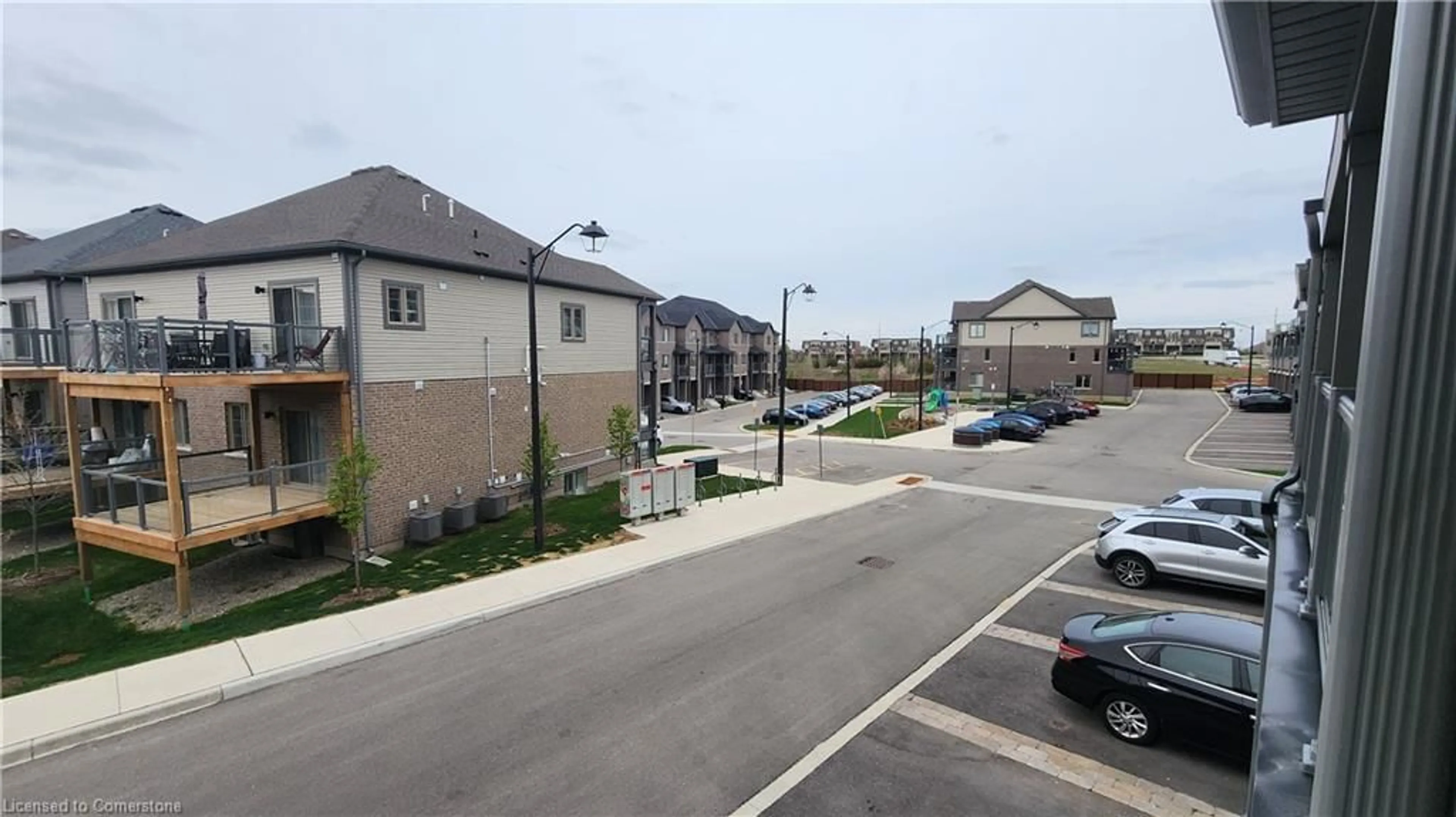 A pic from outside/outdoor area/front of a property/back of a property/a pic from drone, street for 191 West Oak Trail, Kitchener Ontario N2R 0R9
