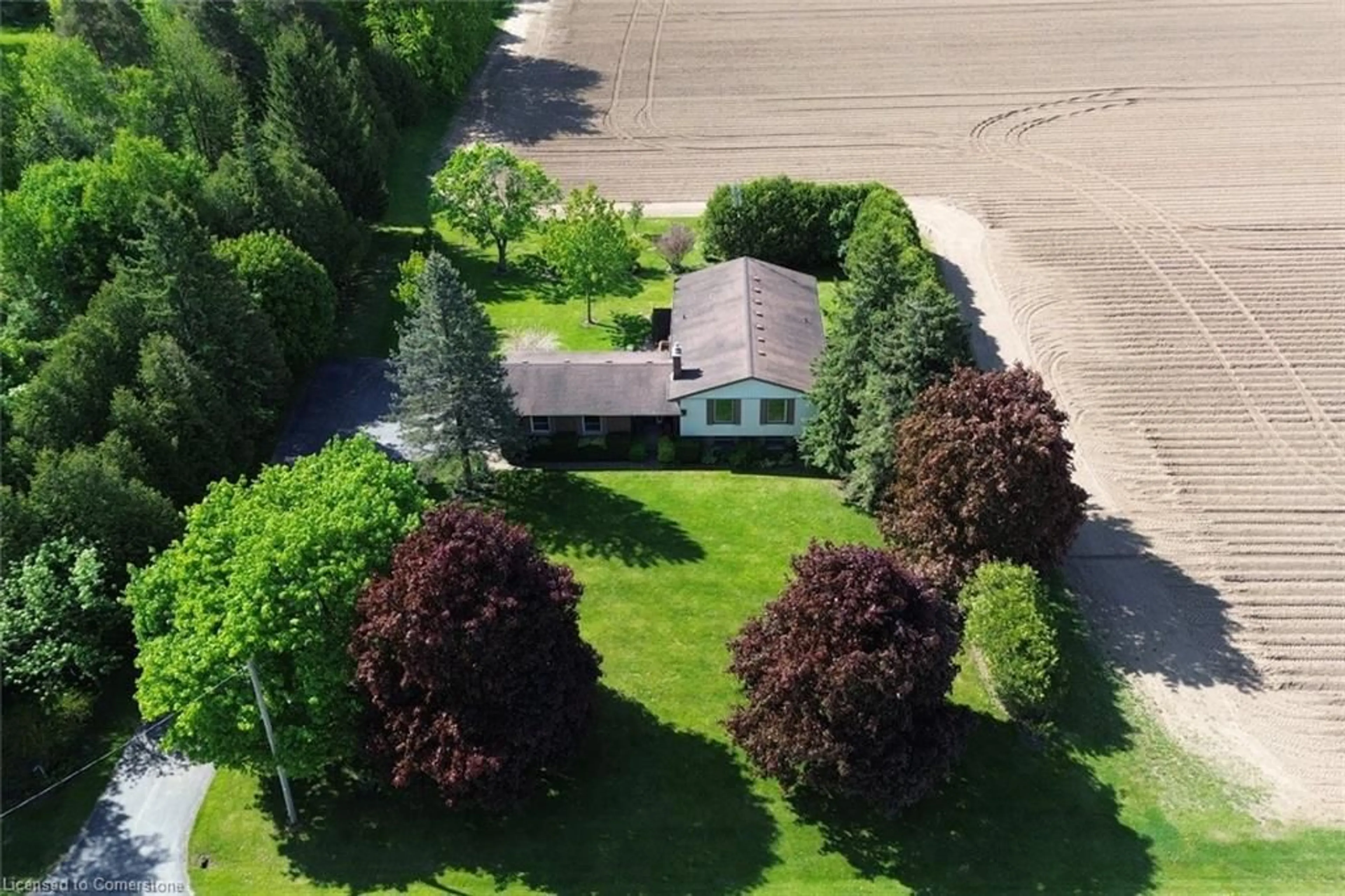 A pic from outside/outdoor area/front of a property/back of a property/a pic from drone, unknown for 1184 5th Con Rd W Rd, Flamborough Ontario L8D 1L8