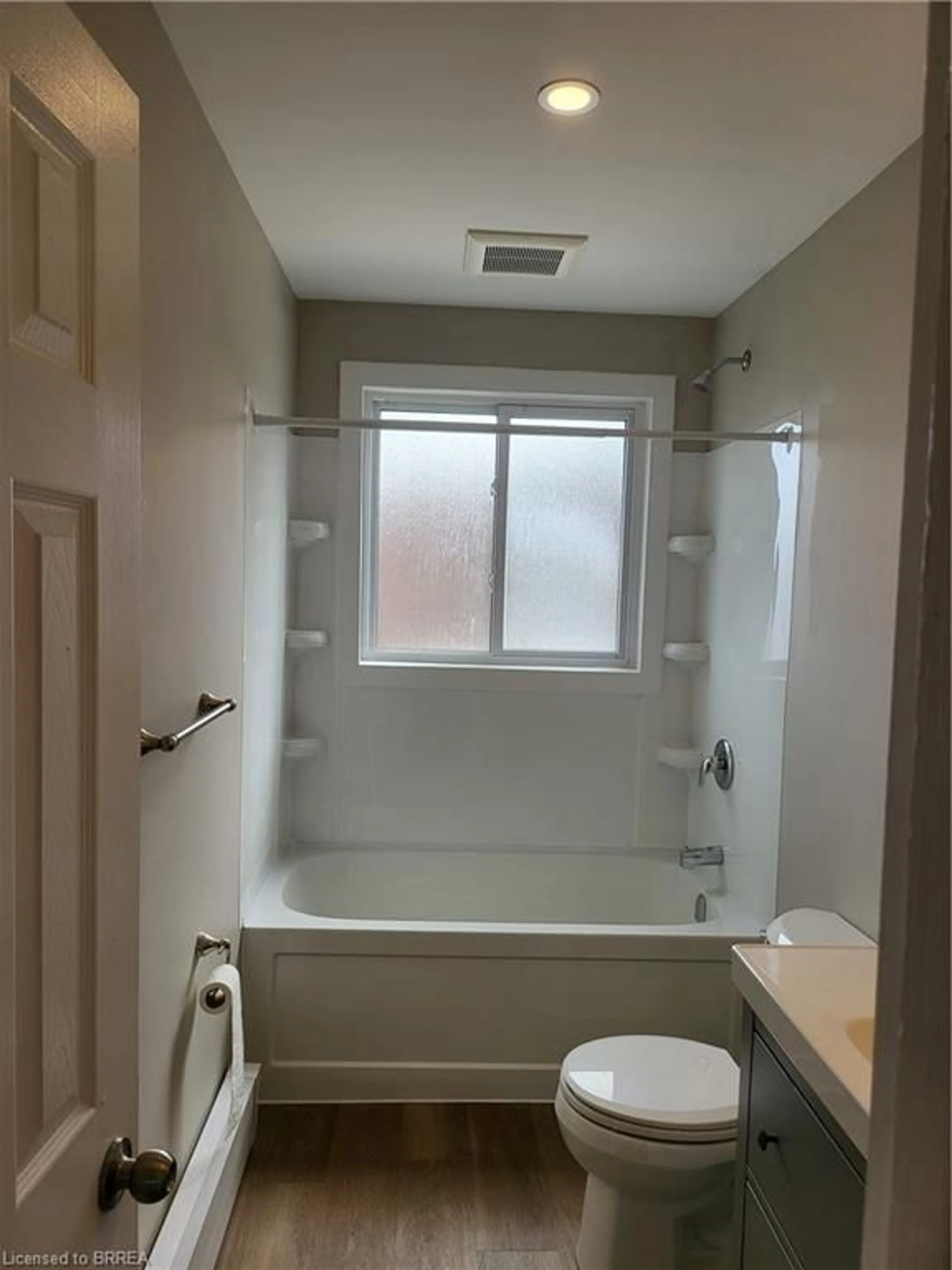 Standard bathroom, unknown for 1438 Beckworth Ave, London Ontario N5V 2K7