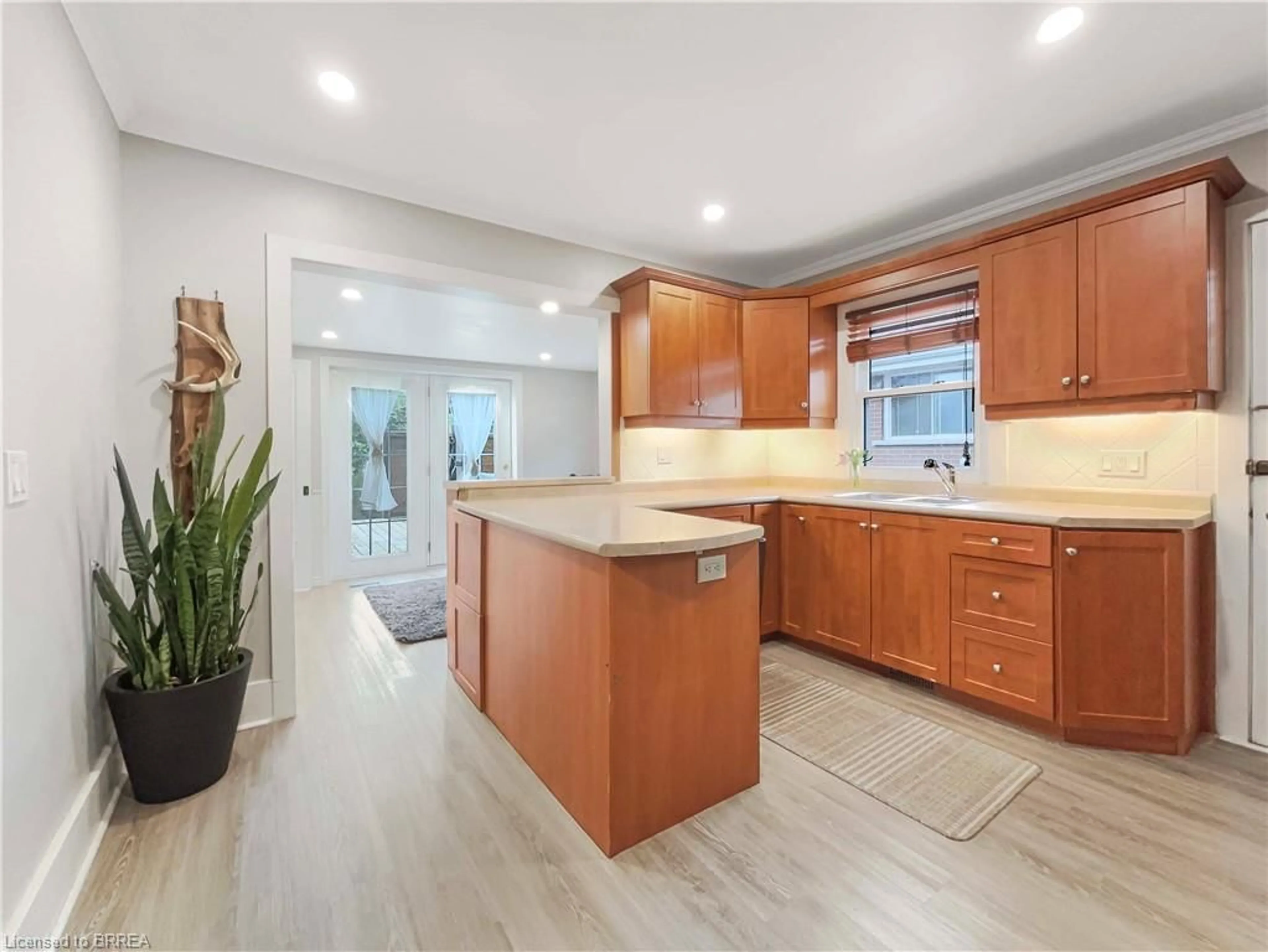 Open concept kitchen, unknown for 19 Rowanwood Ave, Brantford Ontario N3S 7B7