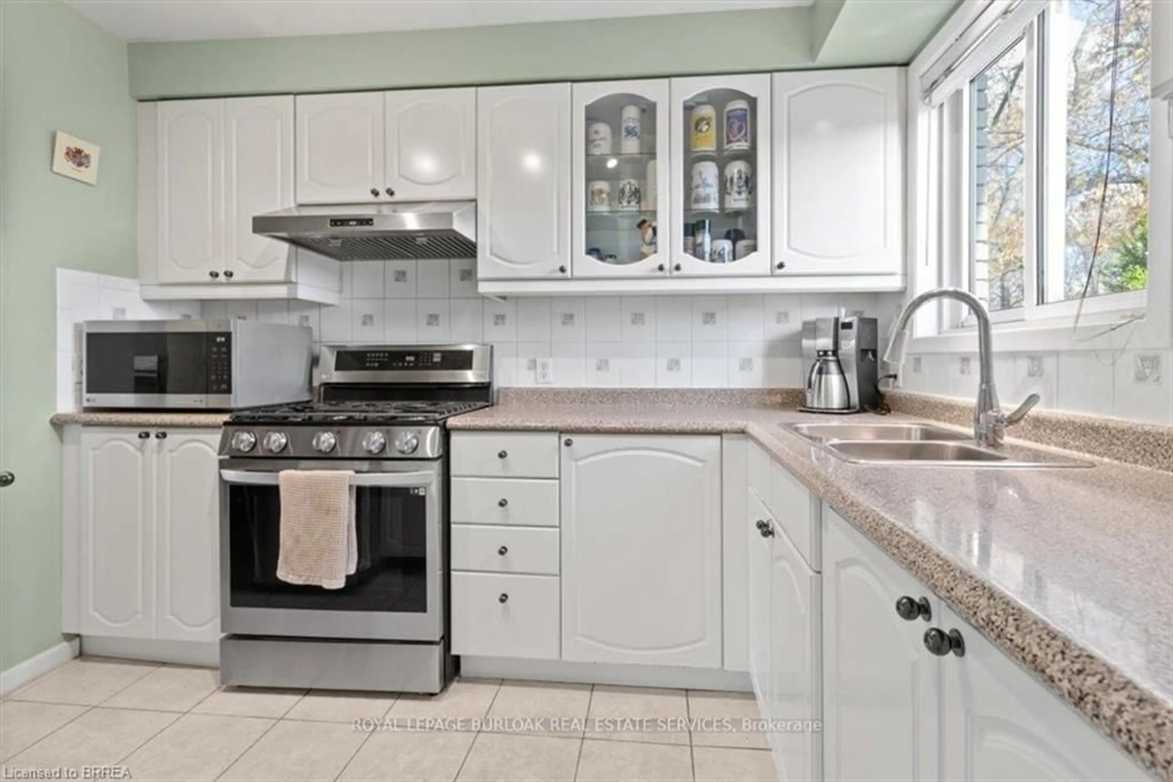 Standard kitchen, ceramic/tile floor for 11 Colmar Pl #2, Dundas Ontario L9H 4L1