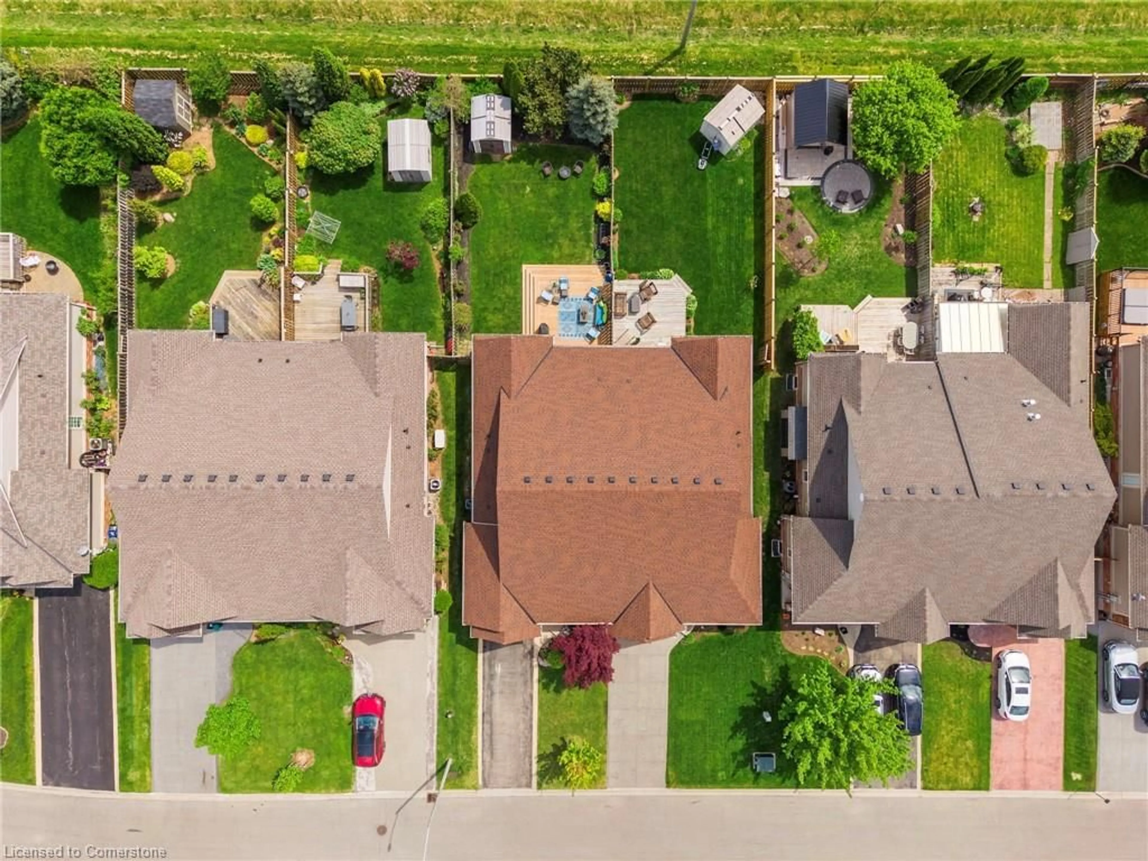 A pic from outside/outdoor area/front of a property/back of a property/a pic from drone, street for 4324 Lindsey Cres, Lincoln Ontario L0R 1B6