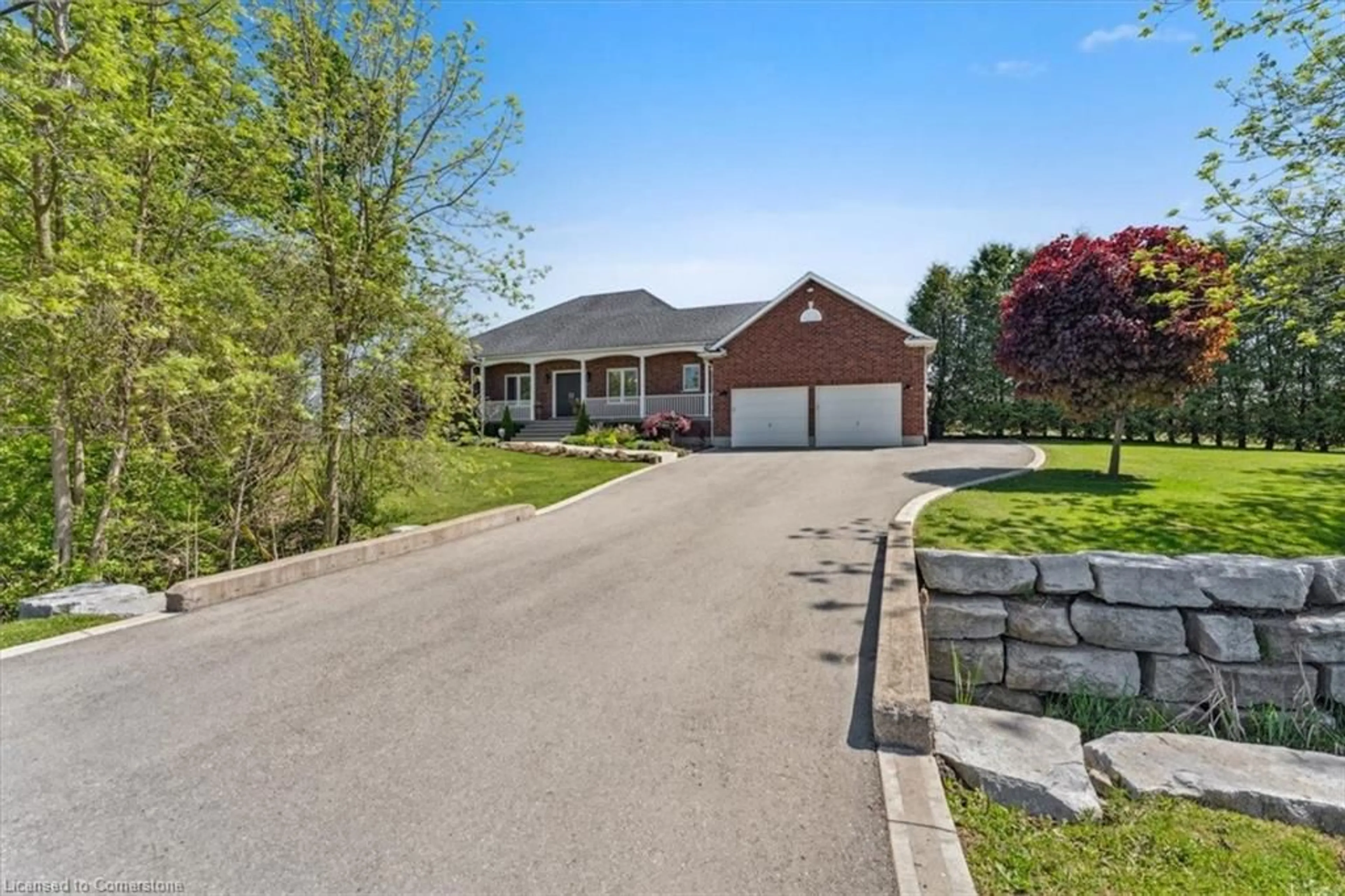 A pic from outside/outdoor area/front of a property/back of a property/a pic from drone, street for 5252 Greenlane Rd, Lincoln Ontario L3J 1R6