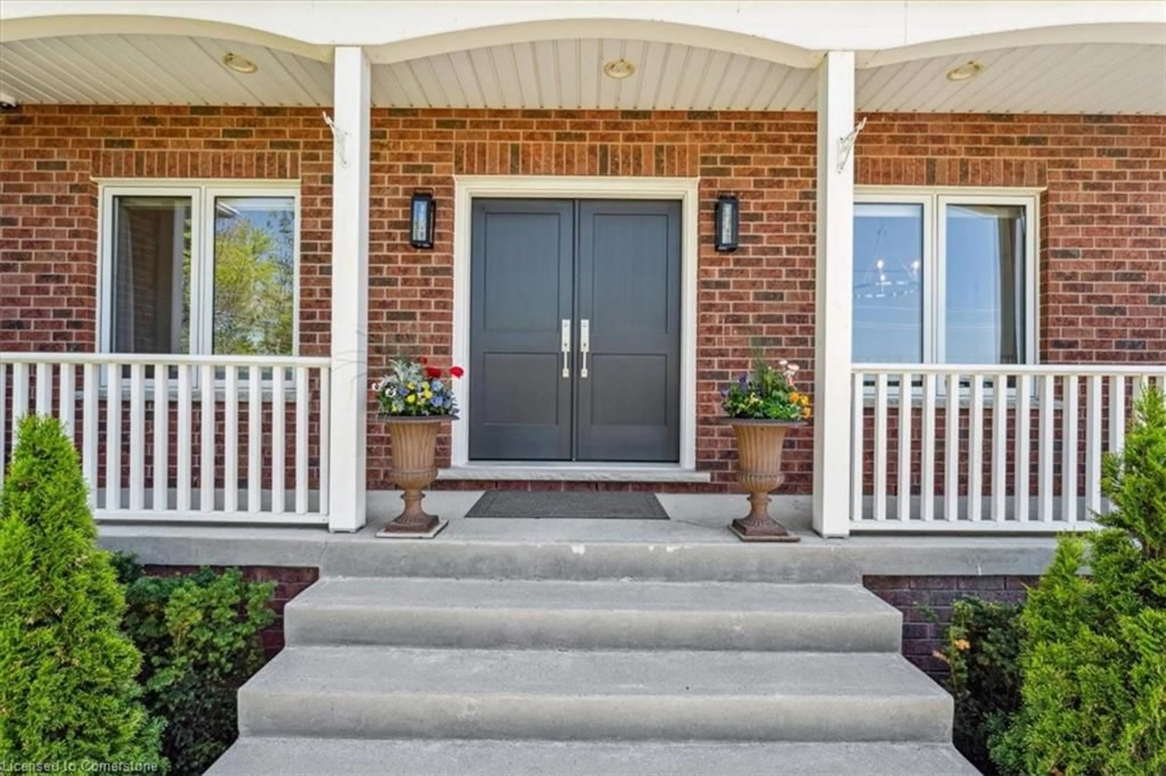 Indoor entryway for 5252 Greenlane Rd, Lincoln Ontario L3J 1R6