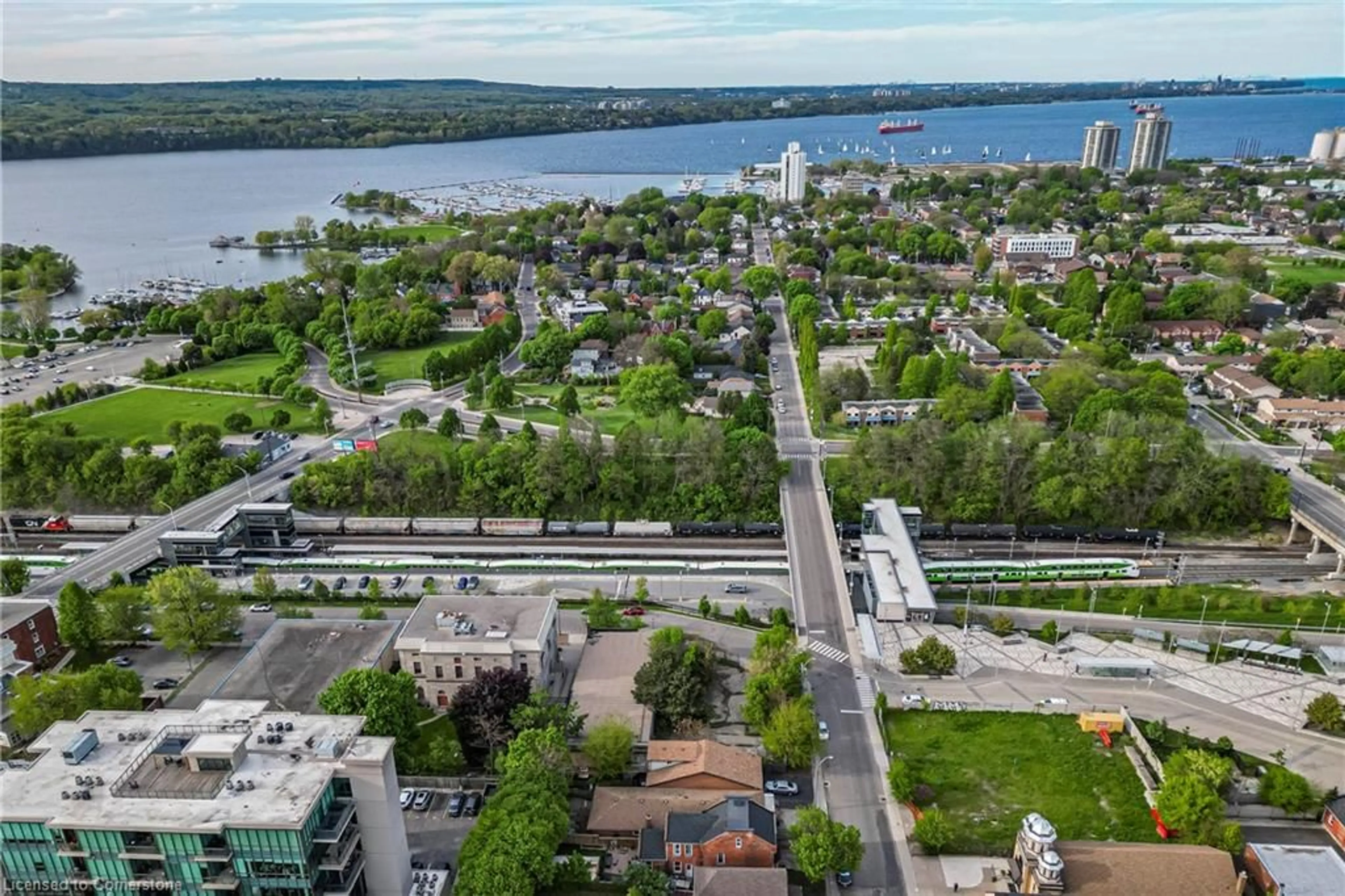 A pic from outside/outdoor area/front of a property/back of a property/a pic from drone, water/lake/river/ocean view for 283 Macnab St, Hamilton Ontario L8L 1K5