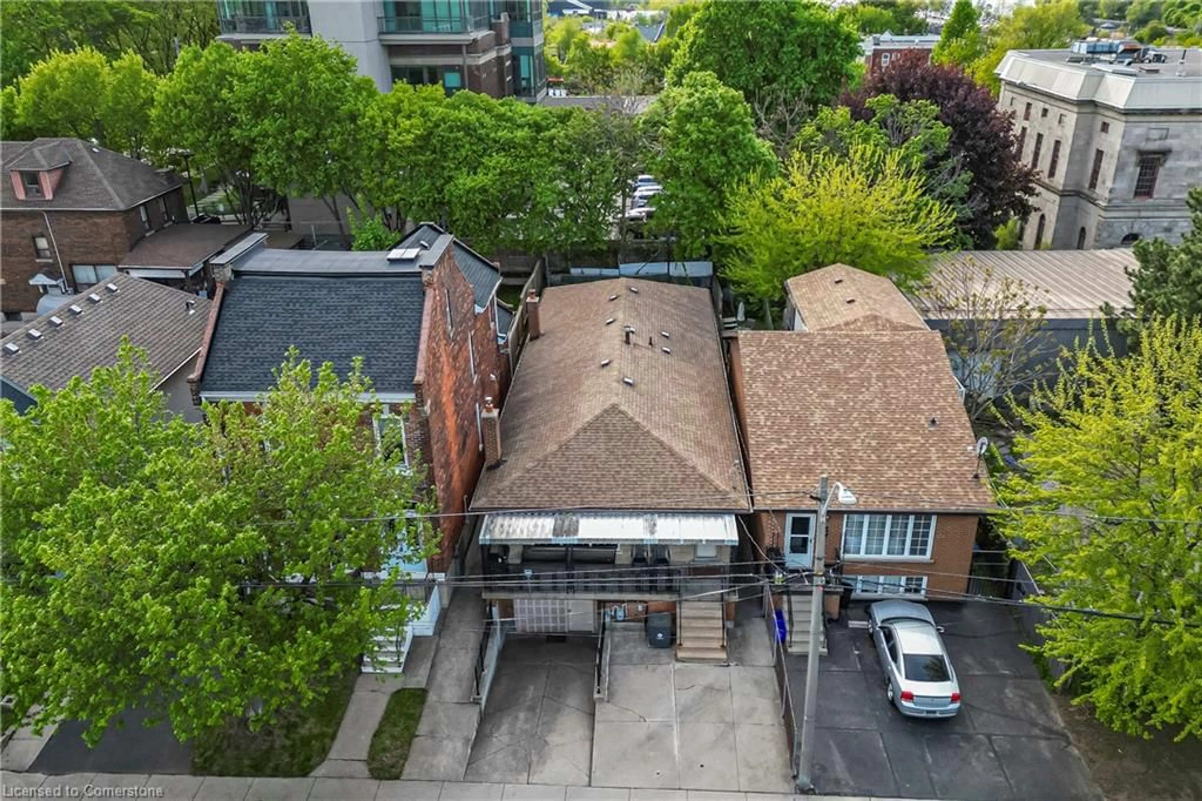 A pic from outside/outdoor area/front of a property/back of a property/a pic from drone, street for 283 Macnab St, Hamilton Ontario L8L 1K5