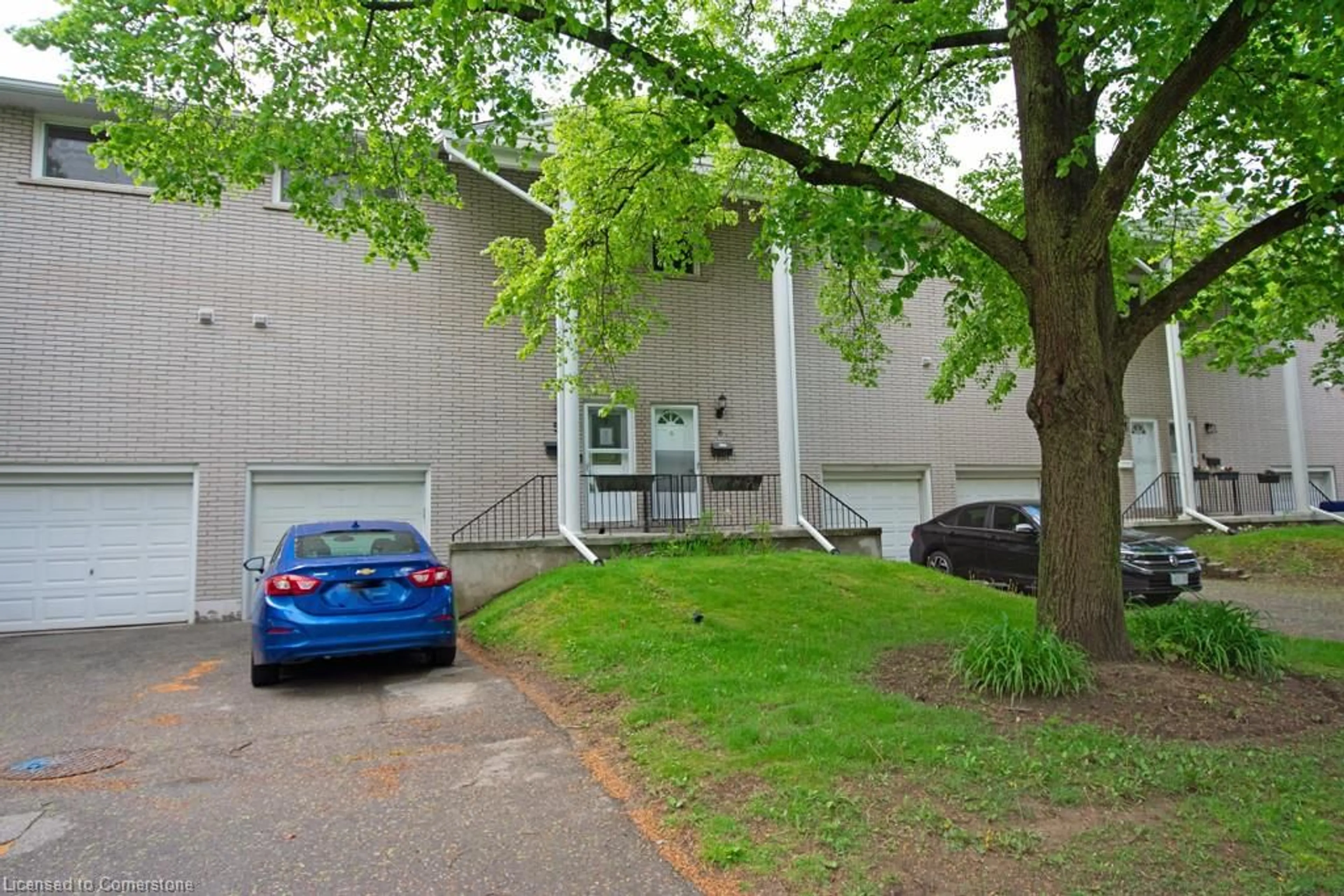 A pic from outside/outdoor area/front of a property/back of a property/a pic from drone, street for 11 Colmar Pl #5, Dundas Ontario L9H 4L1