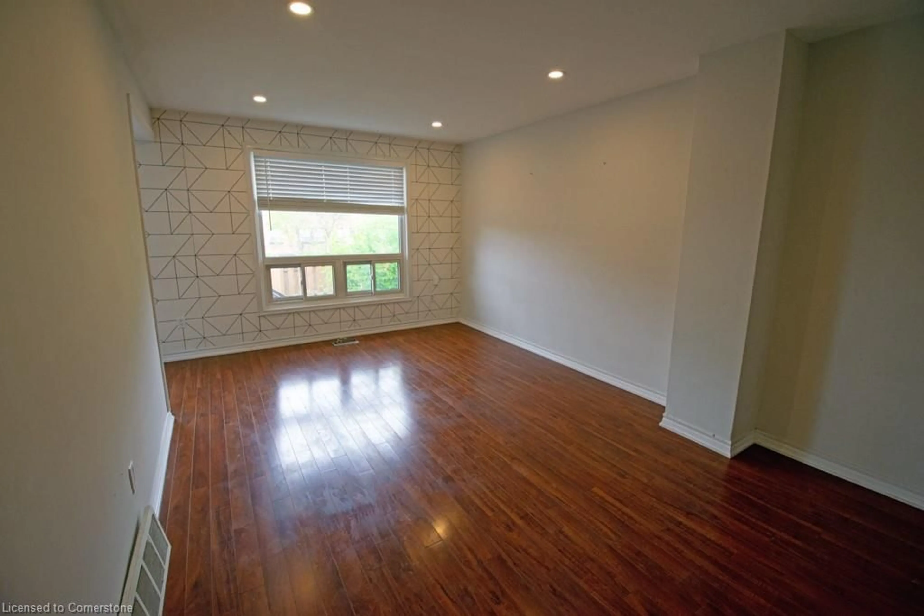 A pic of a room for 11 Colmar Pl #5, Dundas Ontario L9H 4L1