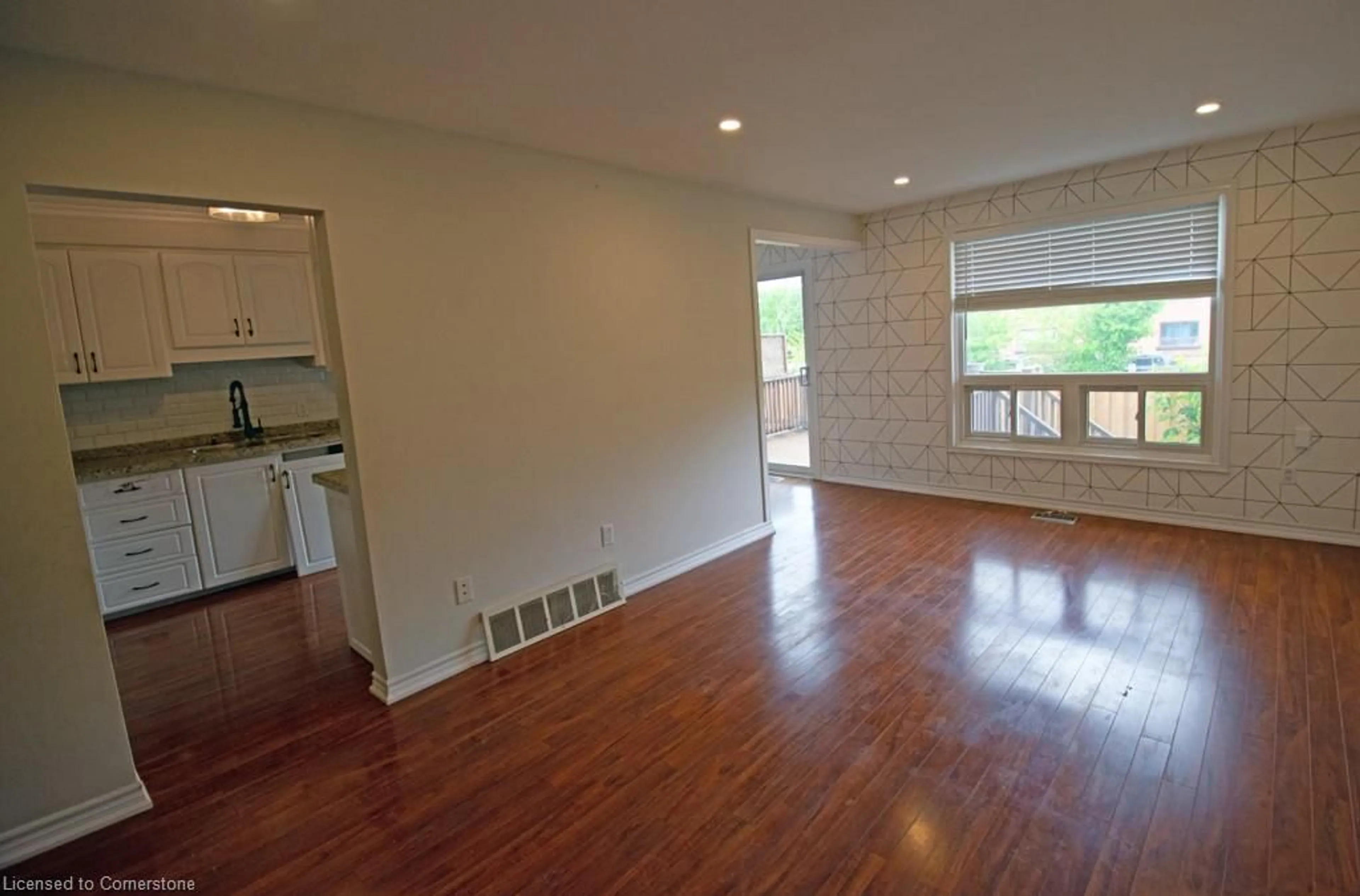 A pic of a room for 11 Colmar Pl #5, Dundas Ontario L9H 4L1