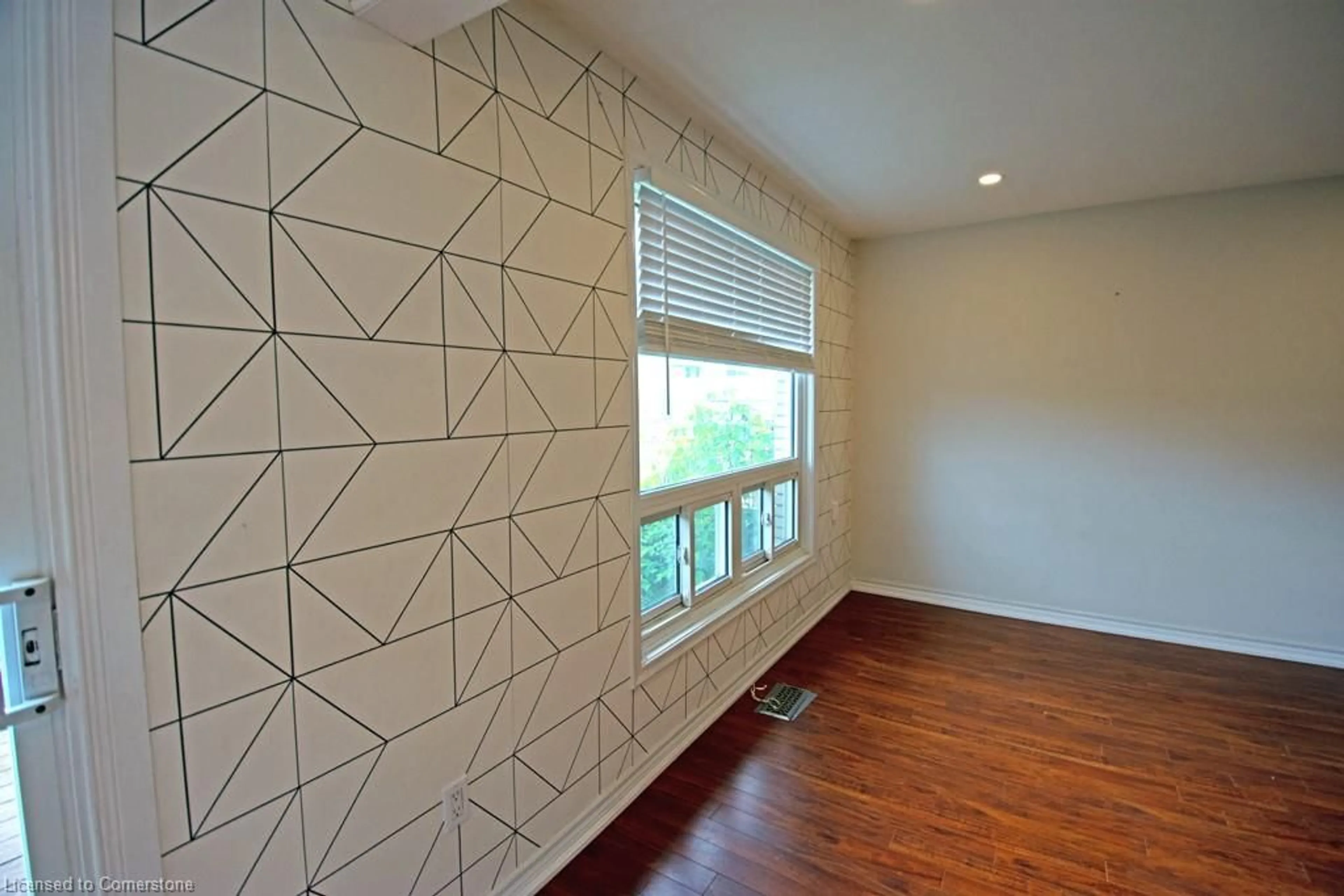 A pic of a room for 11 Colmar Pl #5, Dundas Ontario L9H 4L1