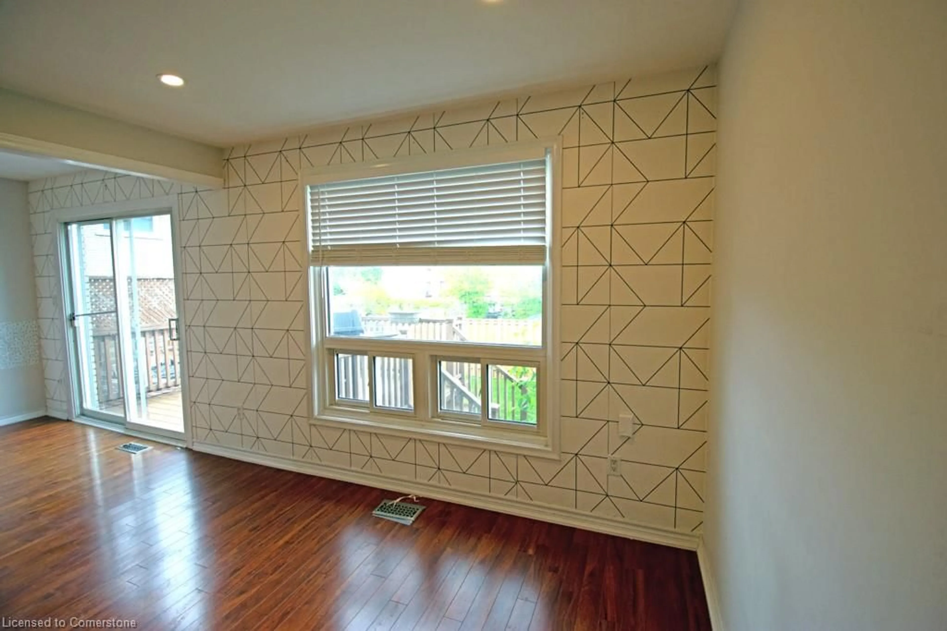 A pic of a room for 11 Colmar Pl #5, Dundas Ontario L9H 4L1