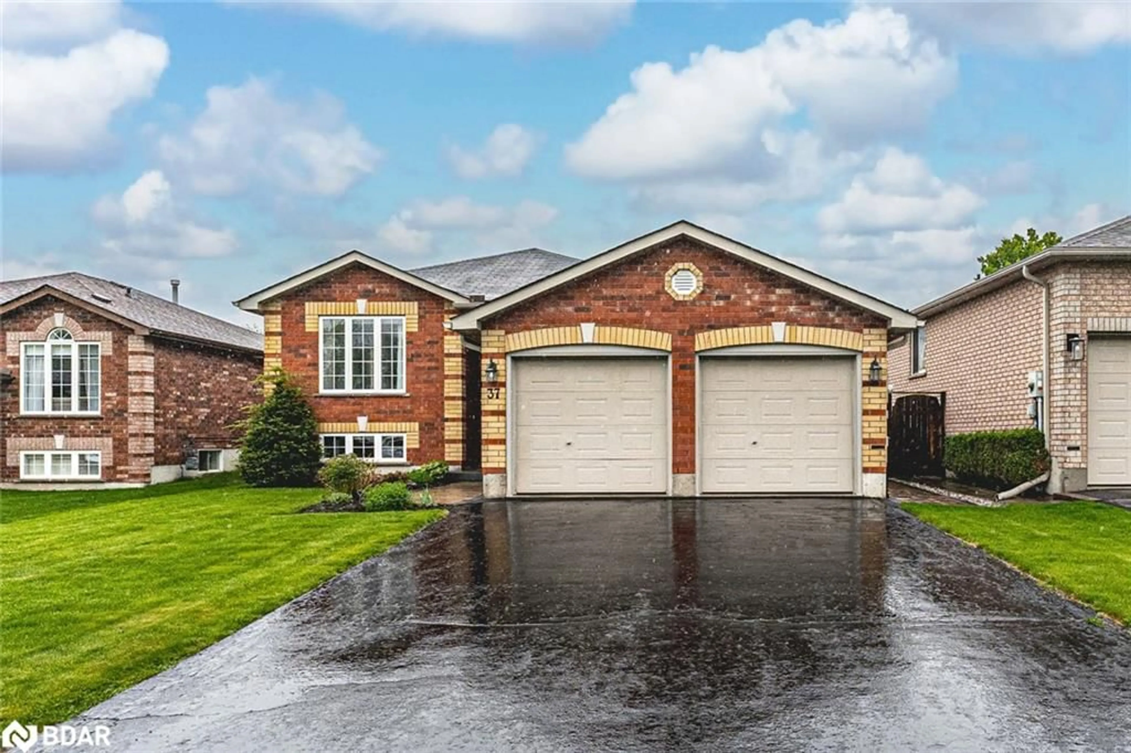 Home with brick exterior material, street for 37 Osprey Ridge Rd, Barrie Ontario L4M 6P2