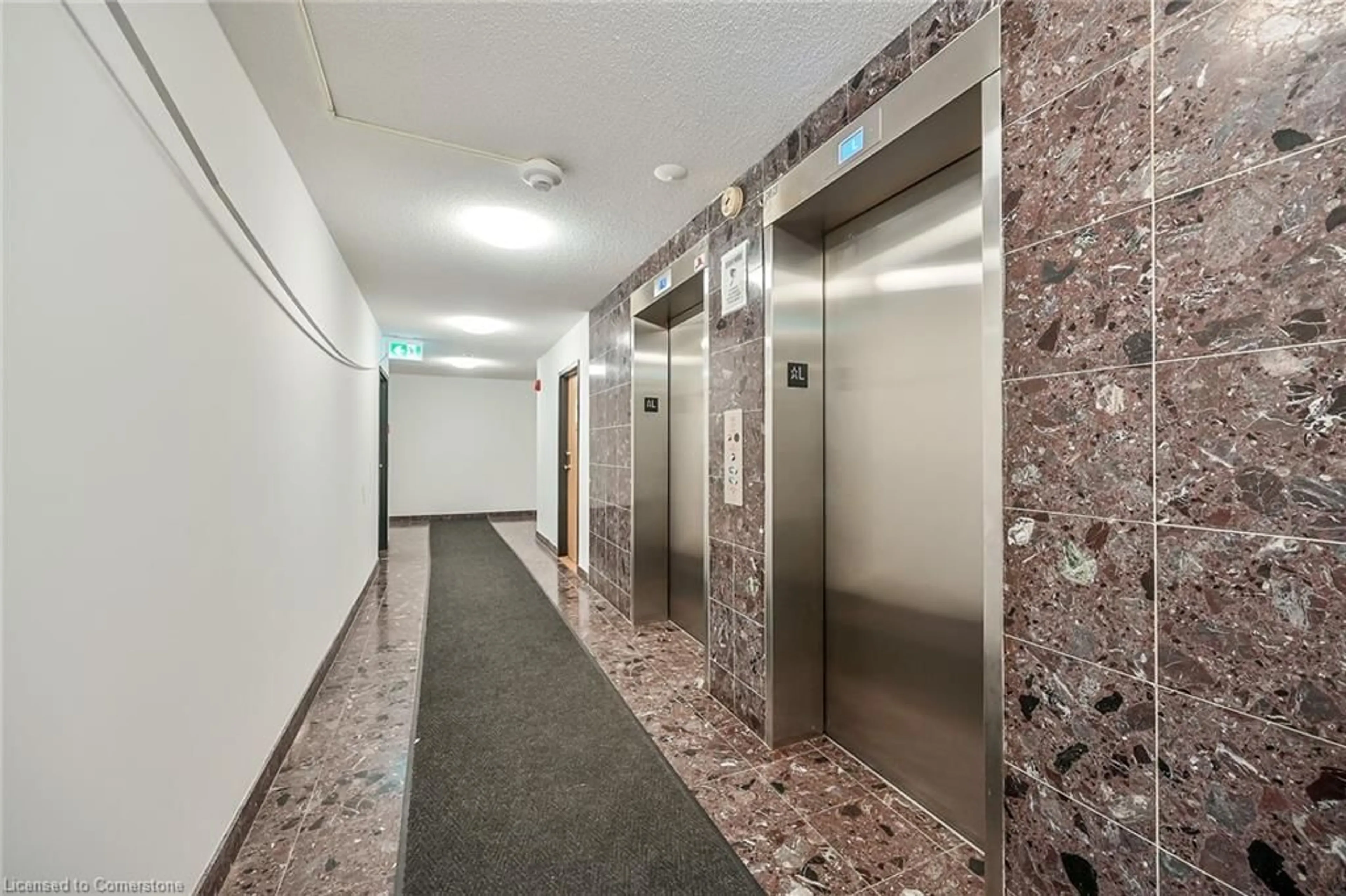 Indoor foyer for 6 Village Green Blvd #604, Hamilton Ontario L8G 5B7