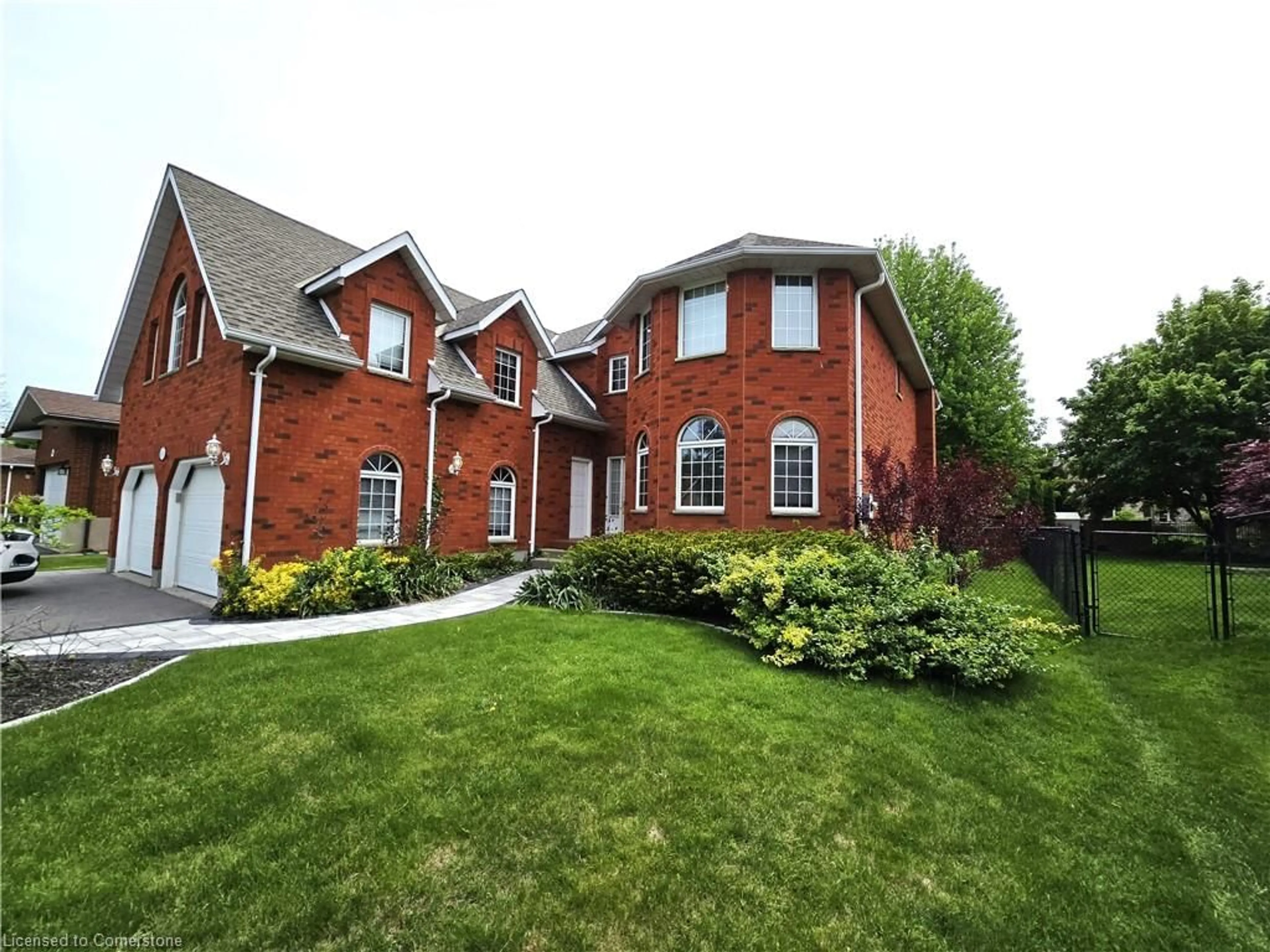 Home with brick exterior material, street for 401 Forestlawn Rd, Waterloo Ontario N2K 2J5