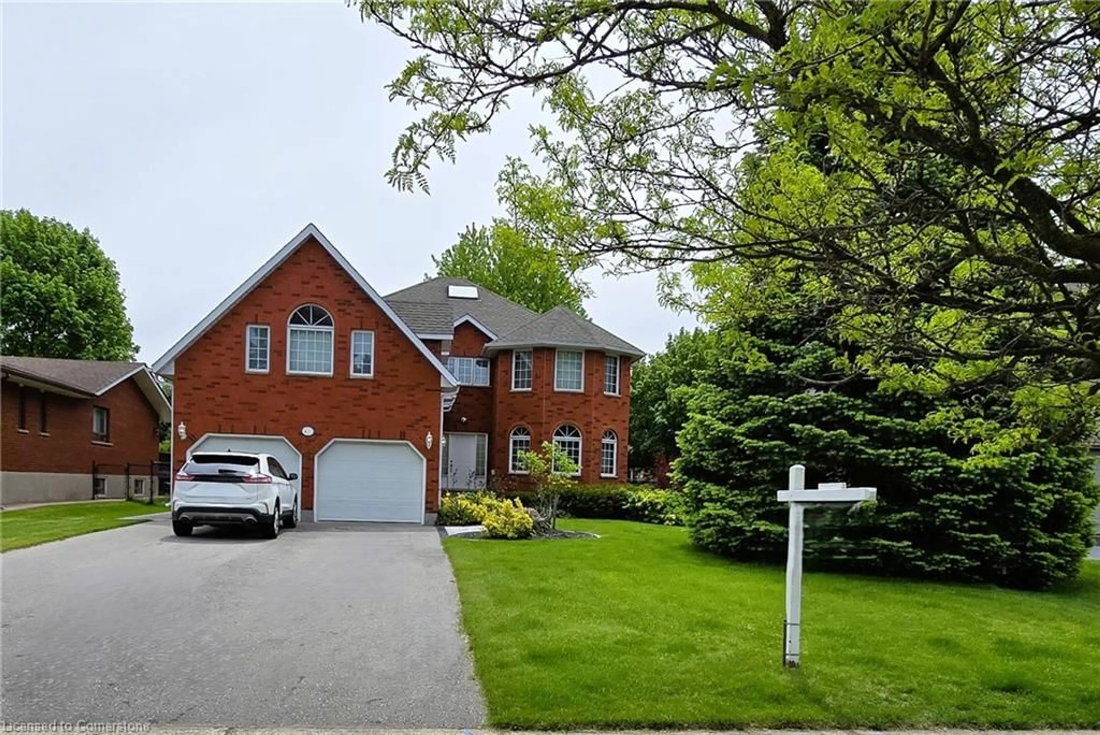 Home with brick exterior material, street for 401 Forestlawn Rd, Waterloo Ontario N2K 2J5